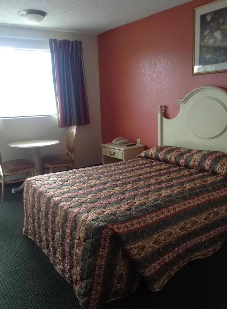 Queen Room in New Orleans Inn Queen Room in New Orleans Inn