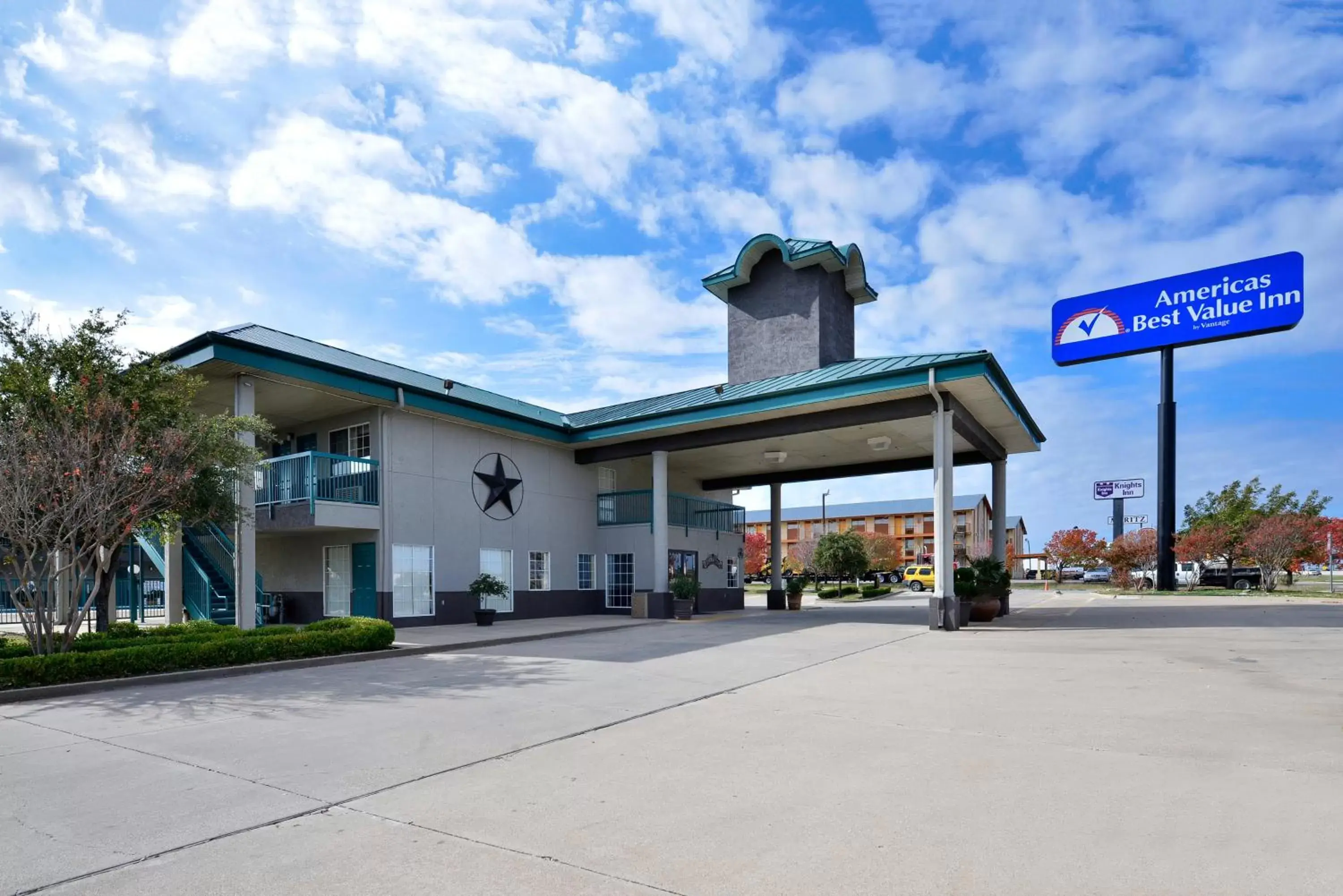 Facade/entrance, Property Building in Americas Best Value Inn - Fort Worth