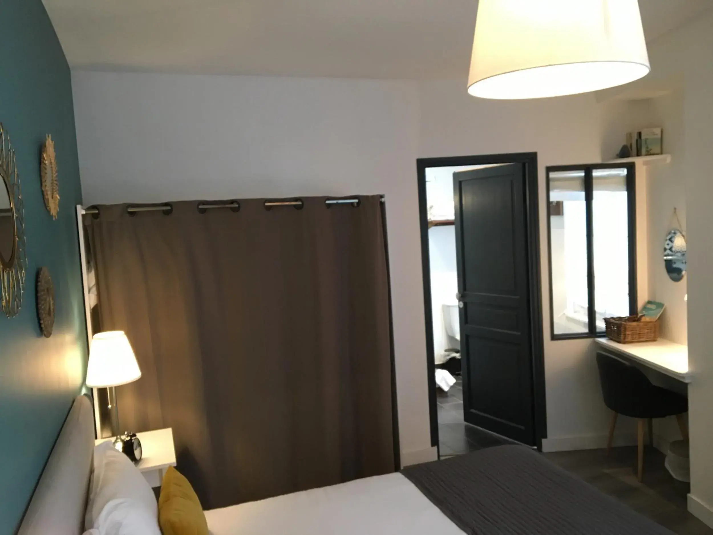 Bedroom, Bathroom in Hotel Saint-Michel