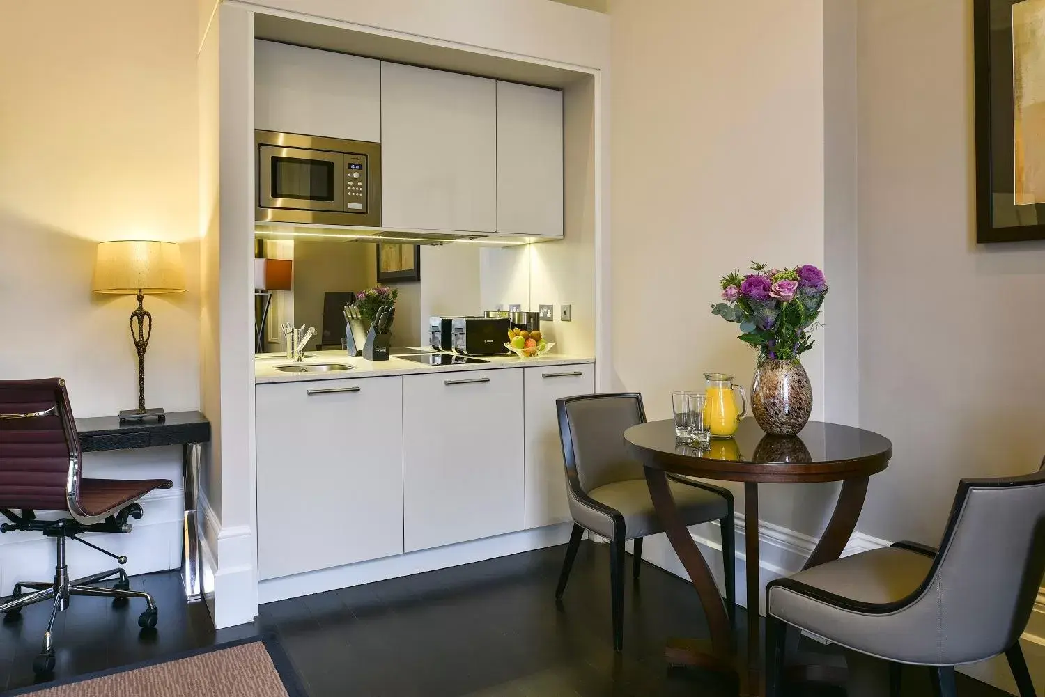 Kitchen or kitchenette, Kitchen/Kitchenette in Fraser Suites Queens Gate