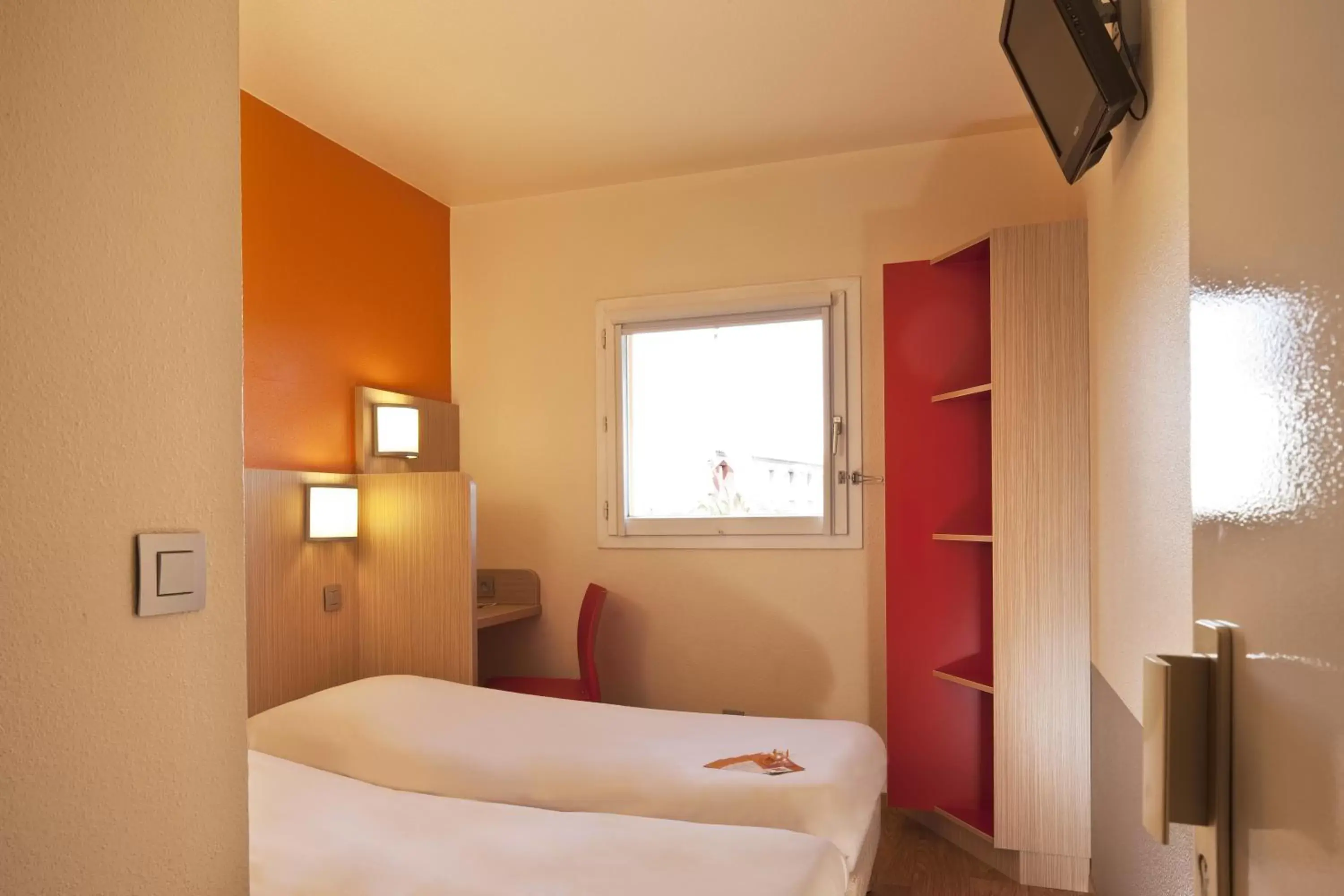 Photo of the whole room, Bed in Première Classe Perpignan Nord