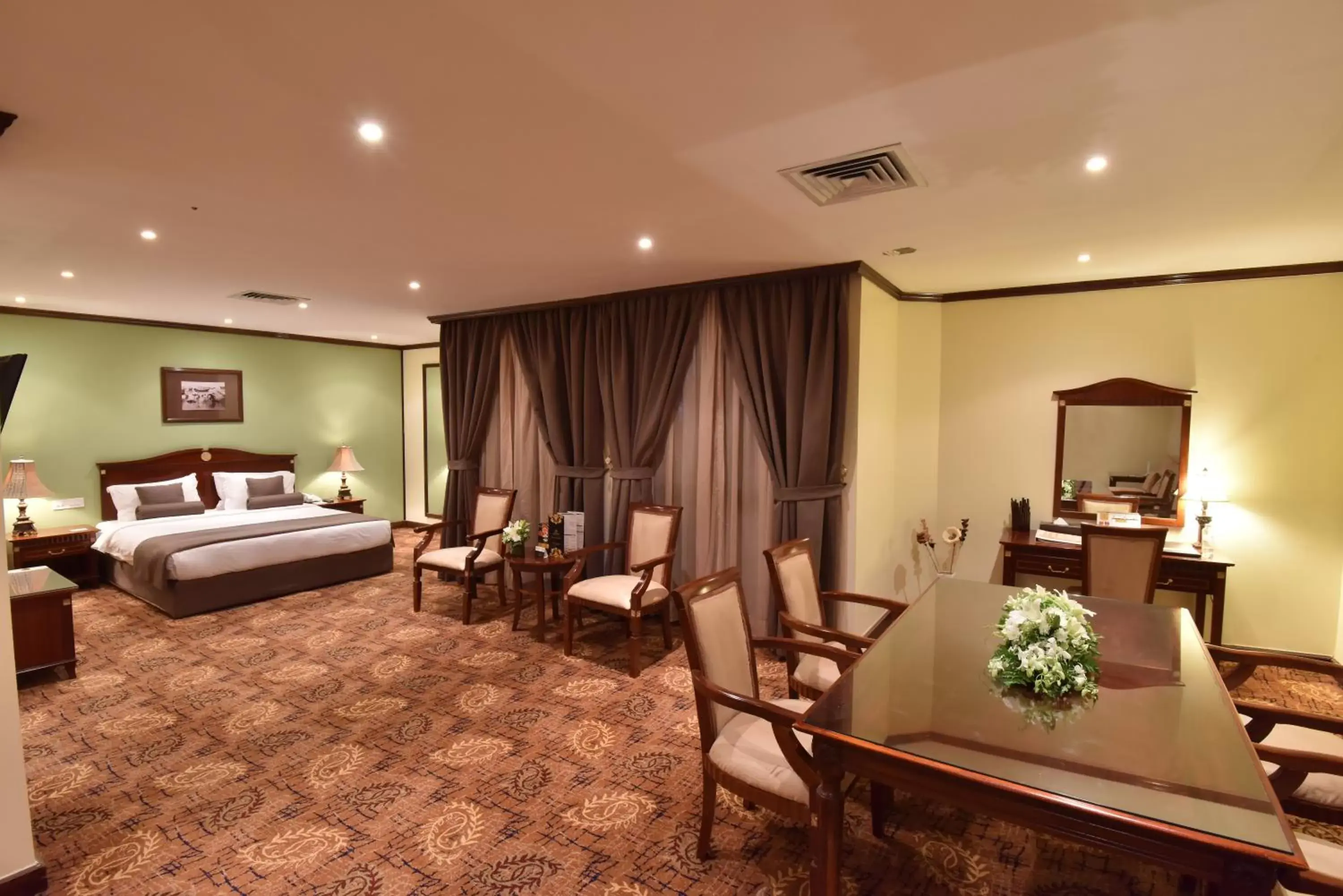 Bedroom in Inn & Go Kuwait Plaza