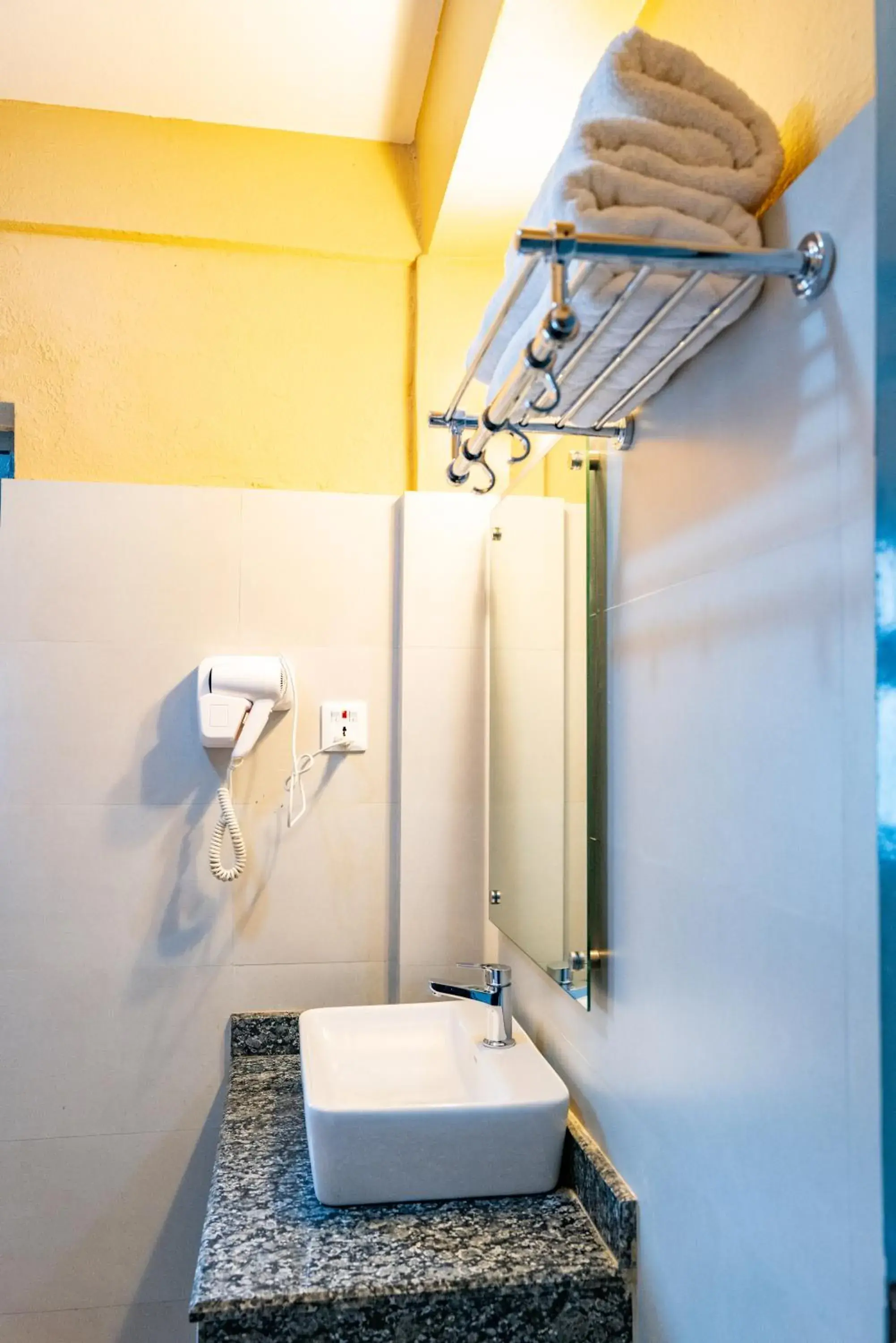 Shower, Bathroom in The Silver Oaks Inn