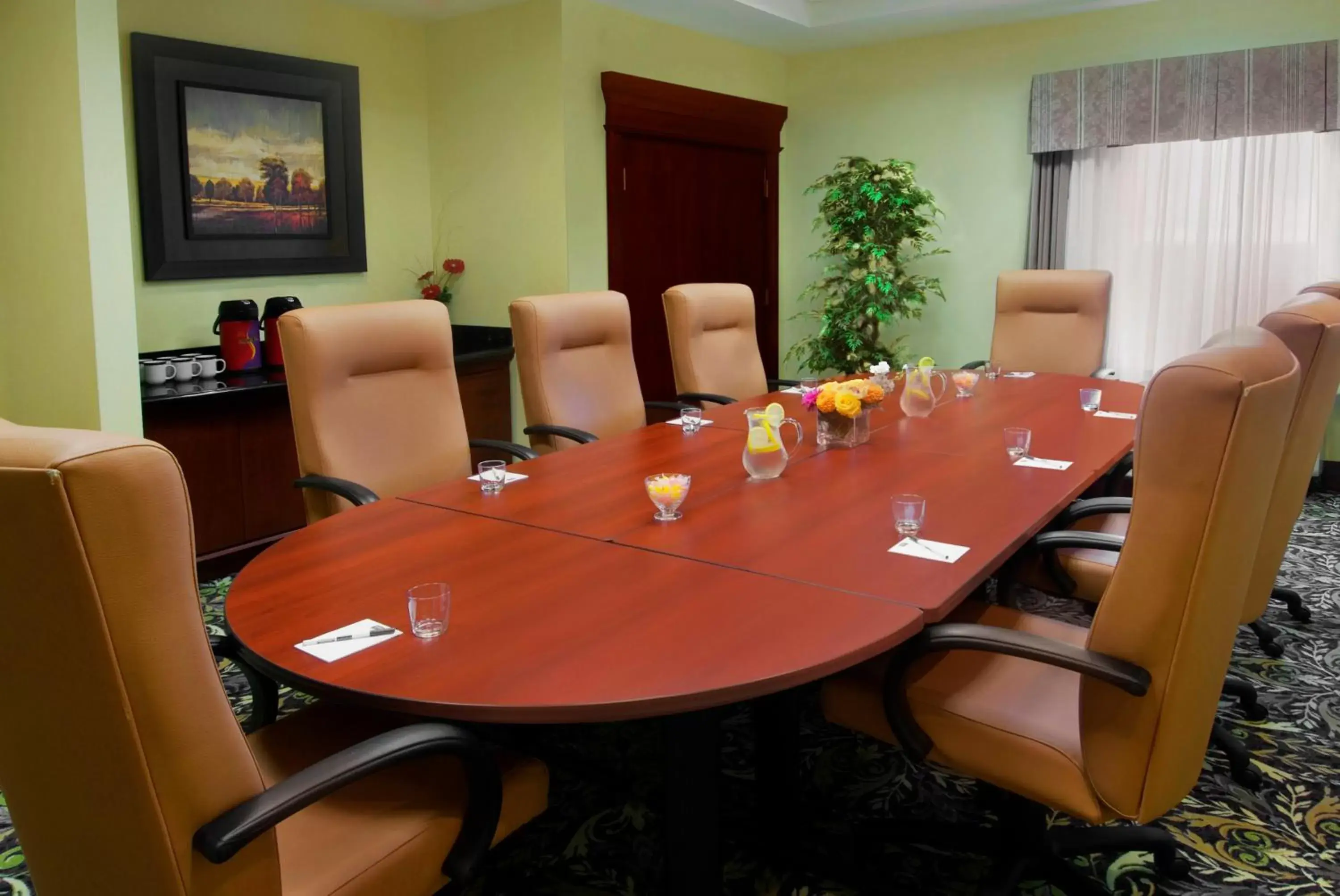Meeting/conference room in Staybridge Suites Guelph, an IHG Hotel