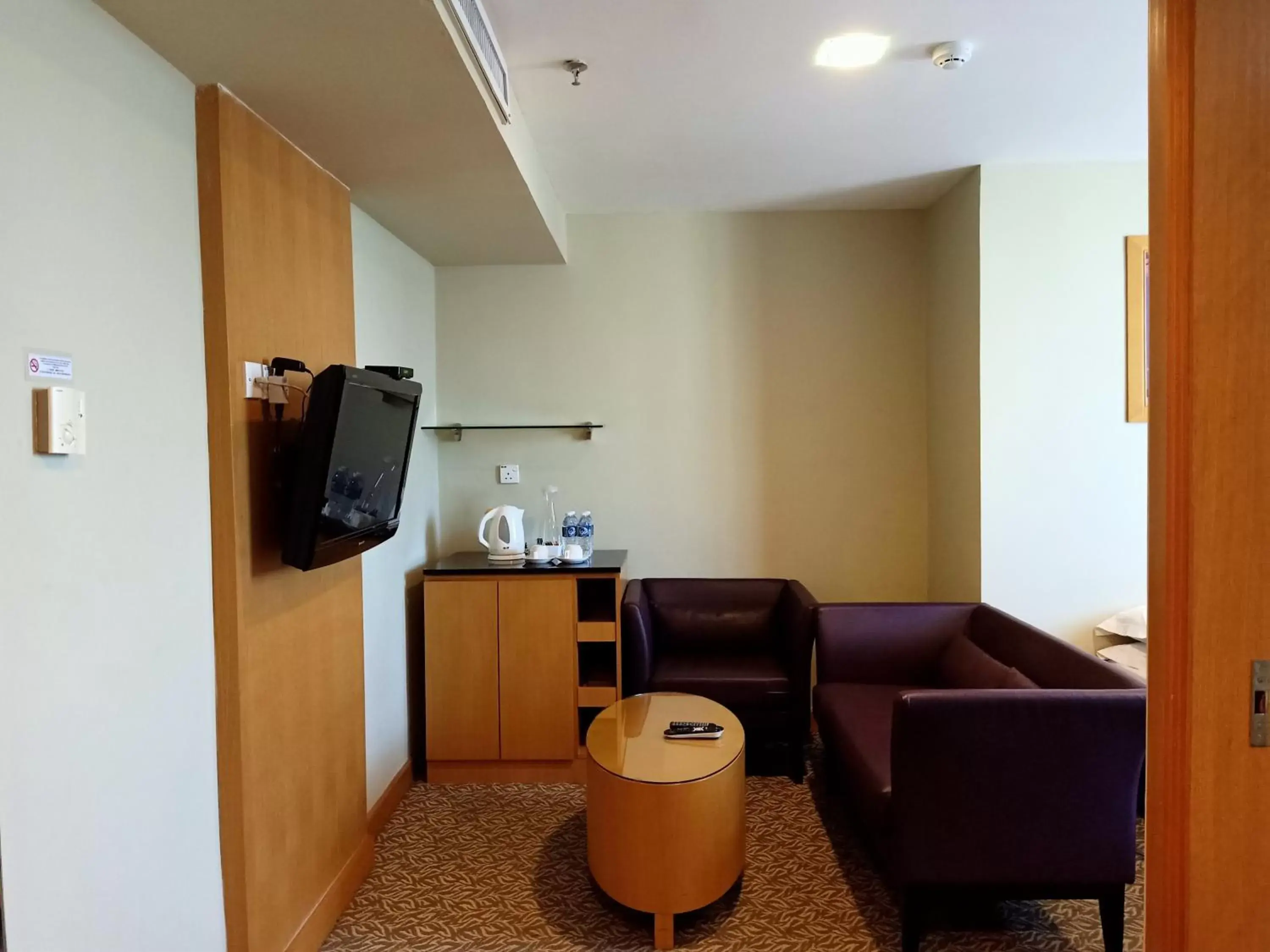 Coffee/tea facilities, TV/Entertainment Center in Kinabalu Daya Hotel