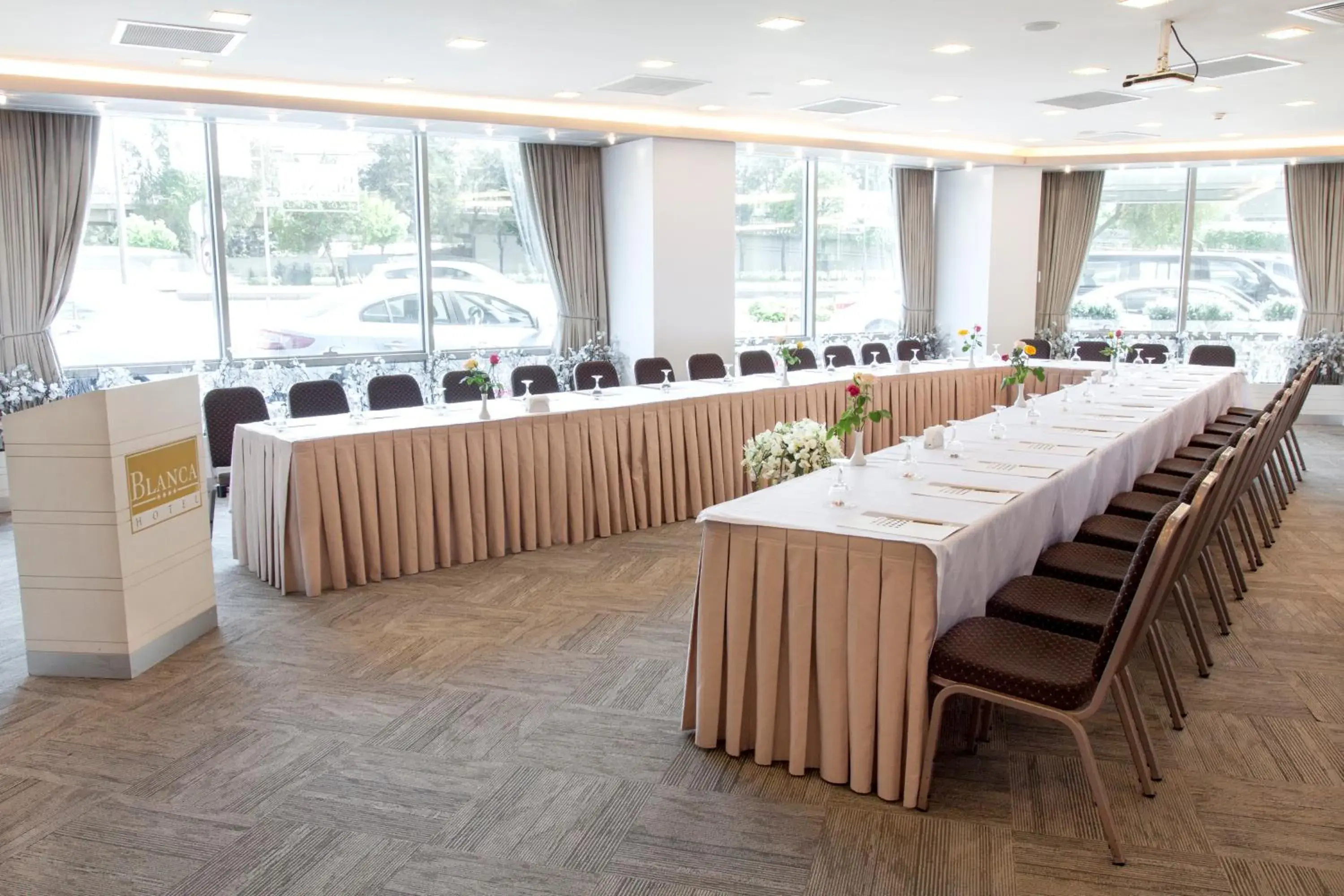 Business facilities in Blanca Hotel