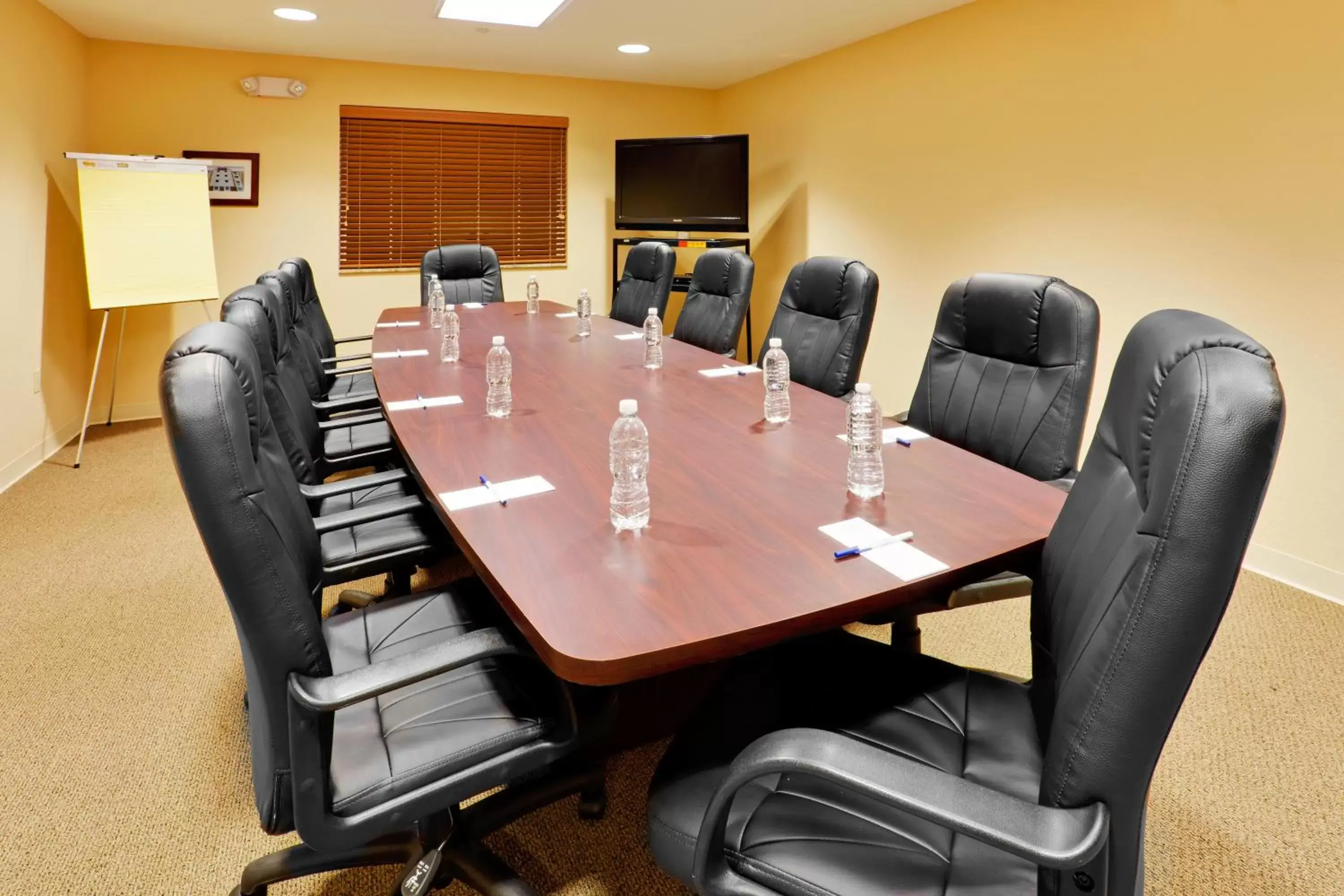 Meeting/conference room in Candlewood Suites Hazleton, an IHG Hotel
