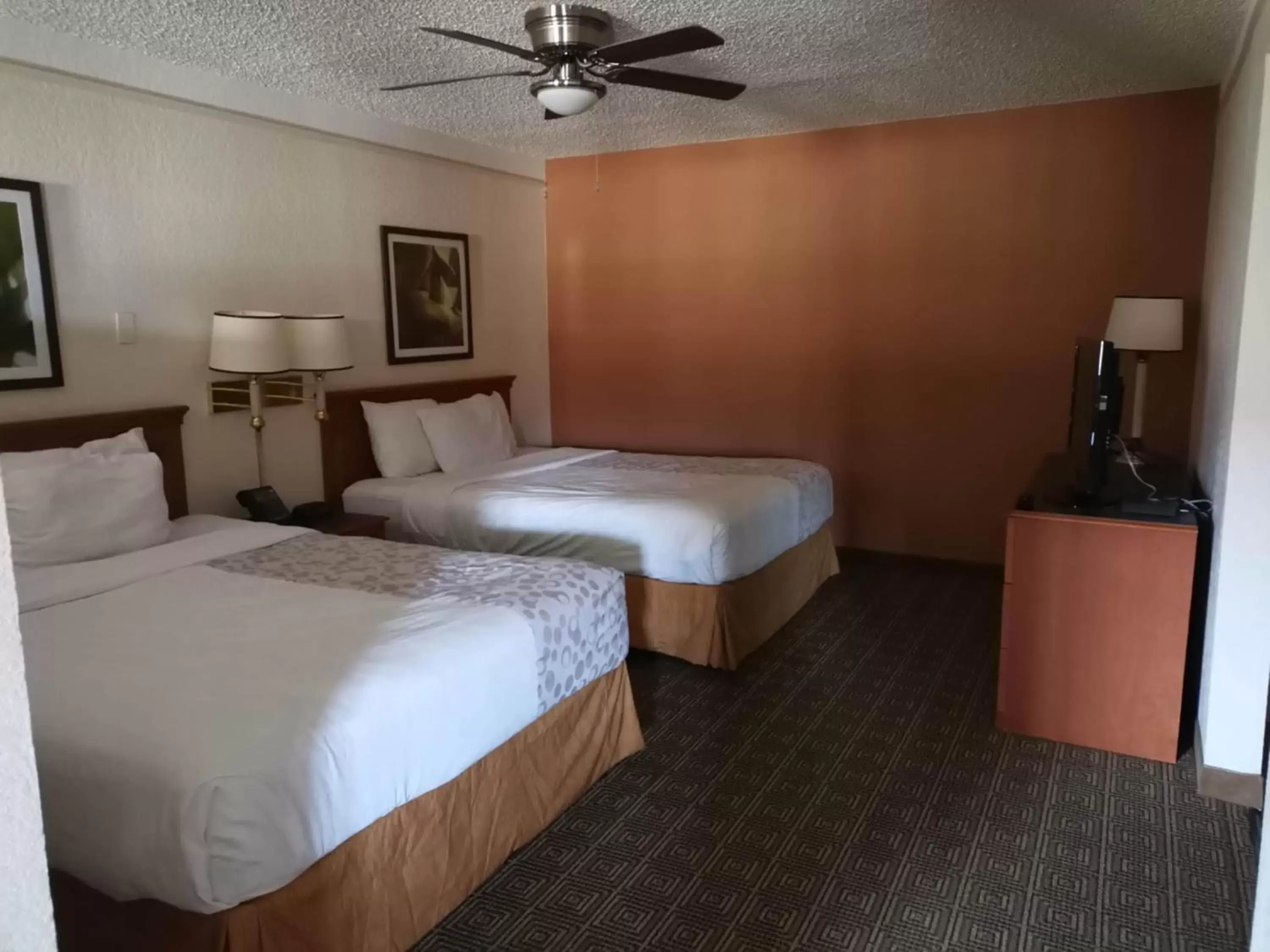 Bed in Super 8 by Wyndham San Antonio Near SeaWorld Ingram Park