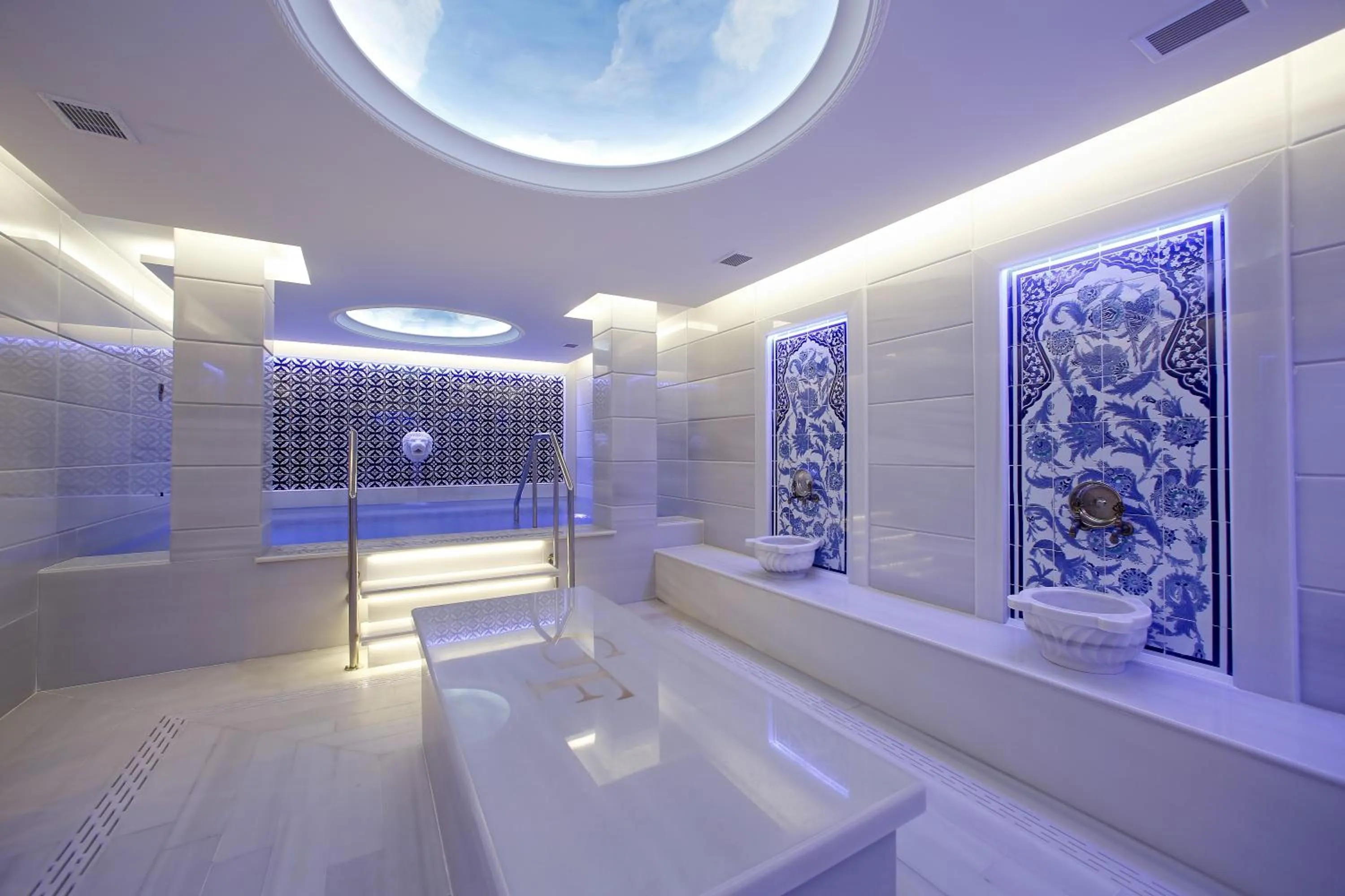 Steam room in Gonluferah Thermal Hotel