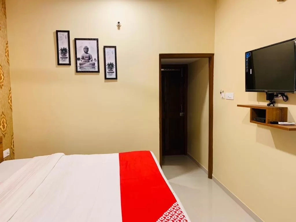 TV/Entertainment Center in Hotel Neelkanth