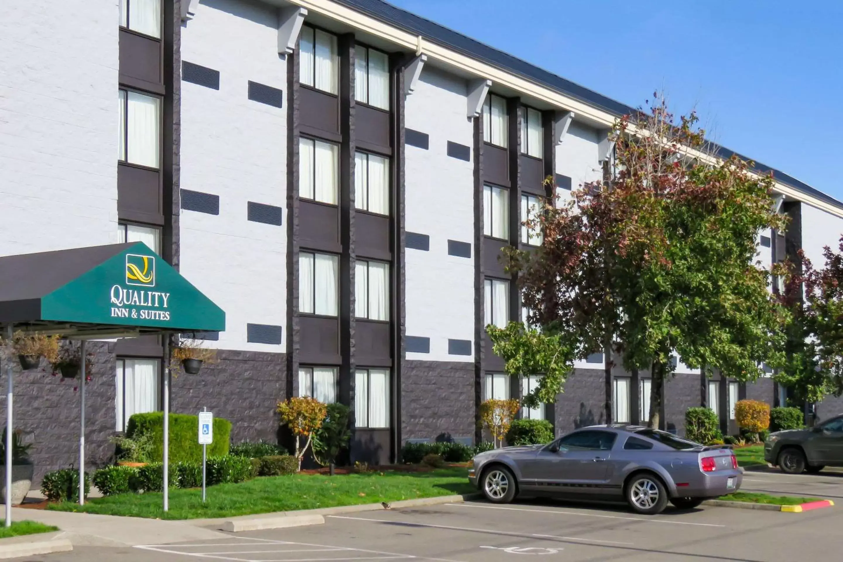 Property Building in Quality Inn & Suites Everett