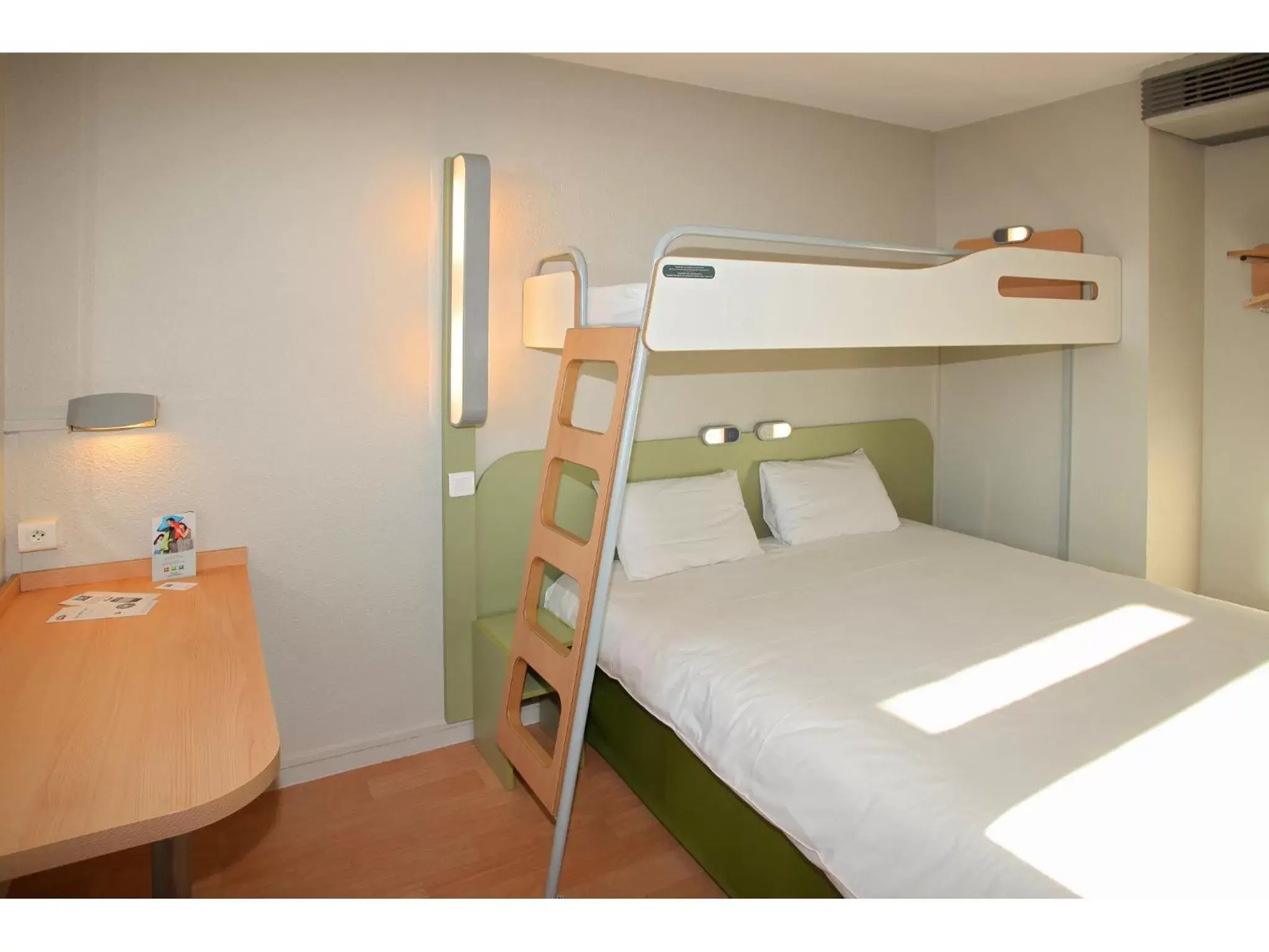 Bunk Bed in ibis budget Tours Centre Gare et congrès