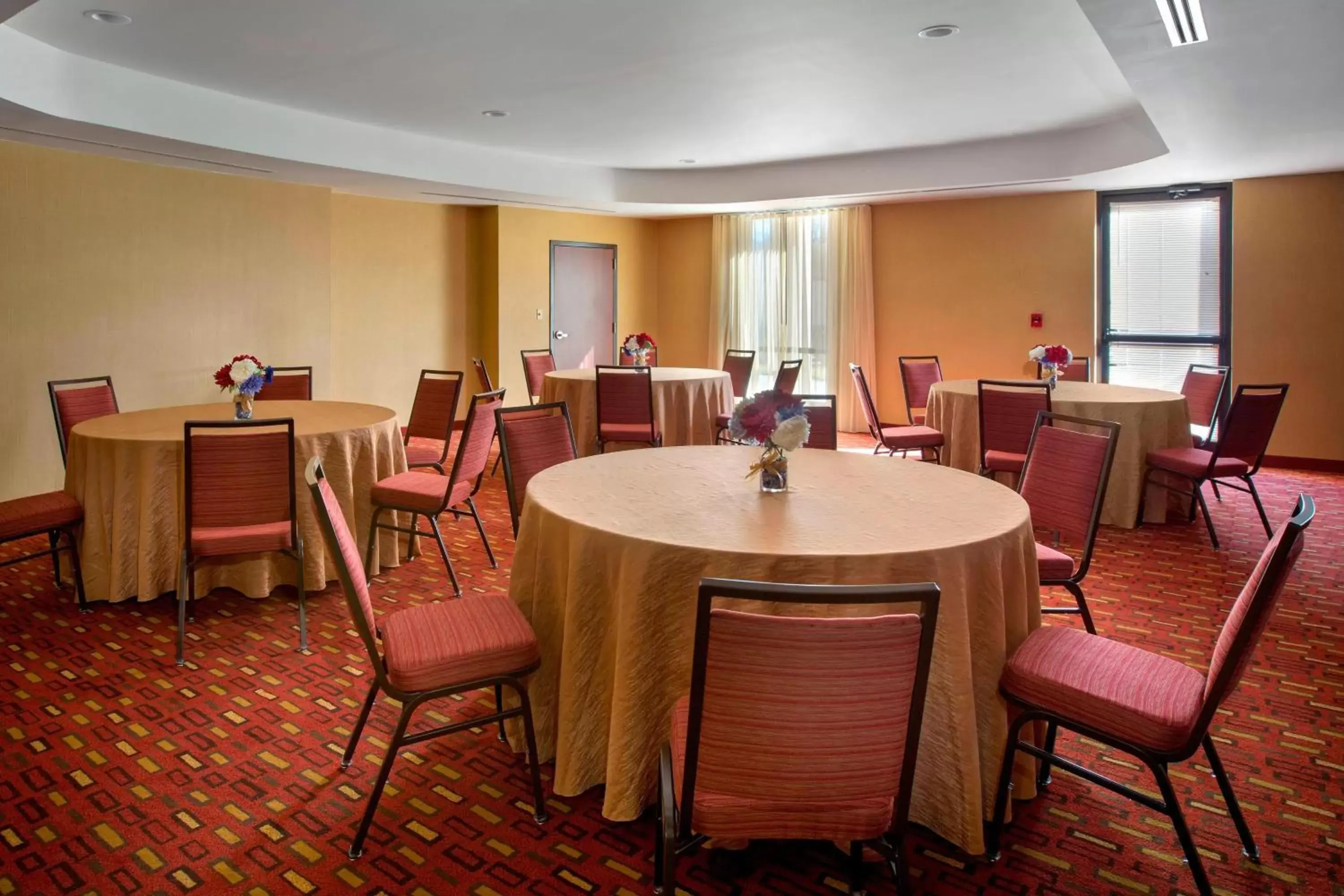 Meeting/conference room in Courtyard by Marriott Paramus