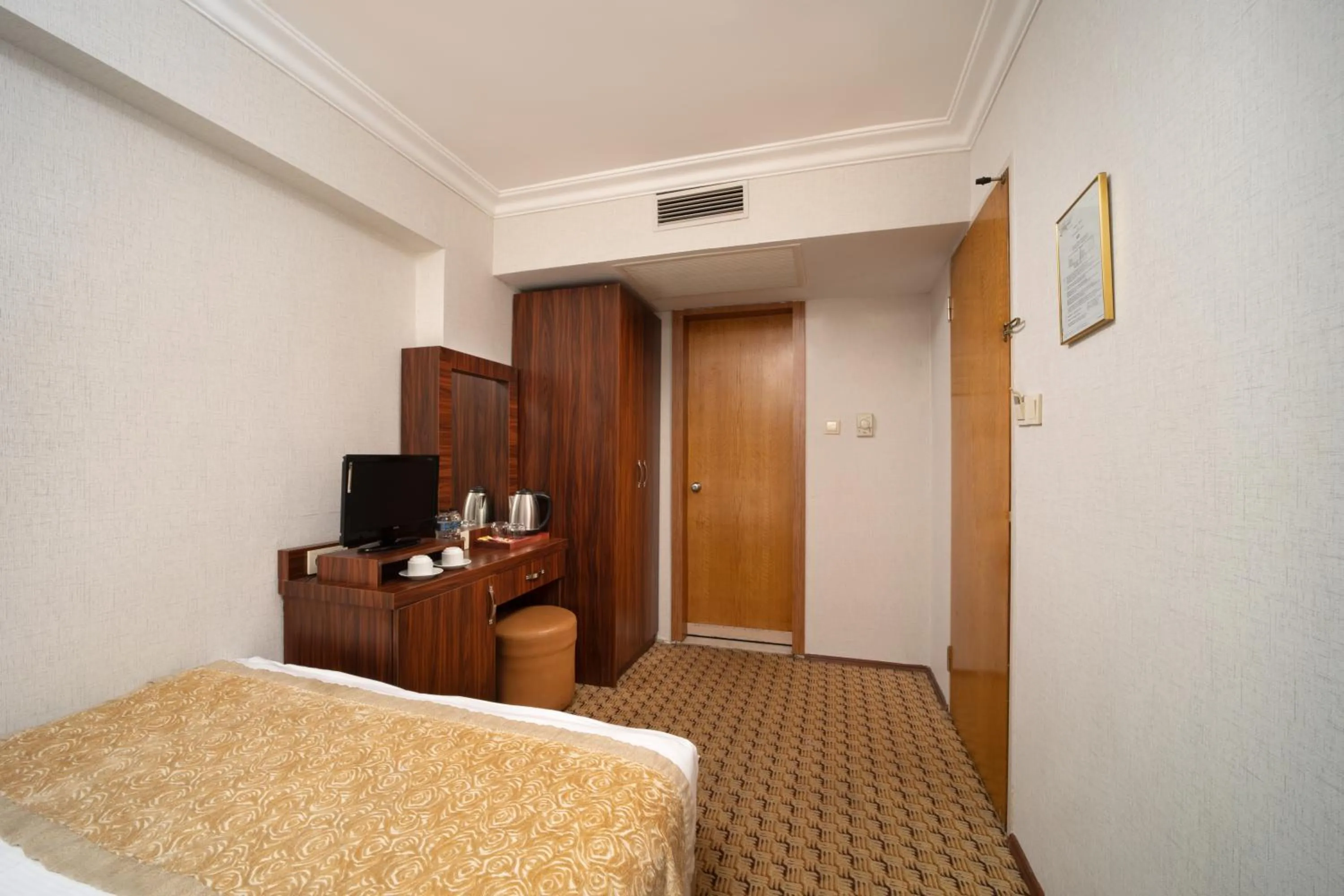 Bed in Elan Hotel Istanbul Pera