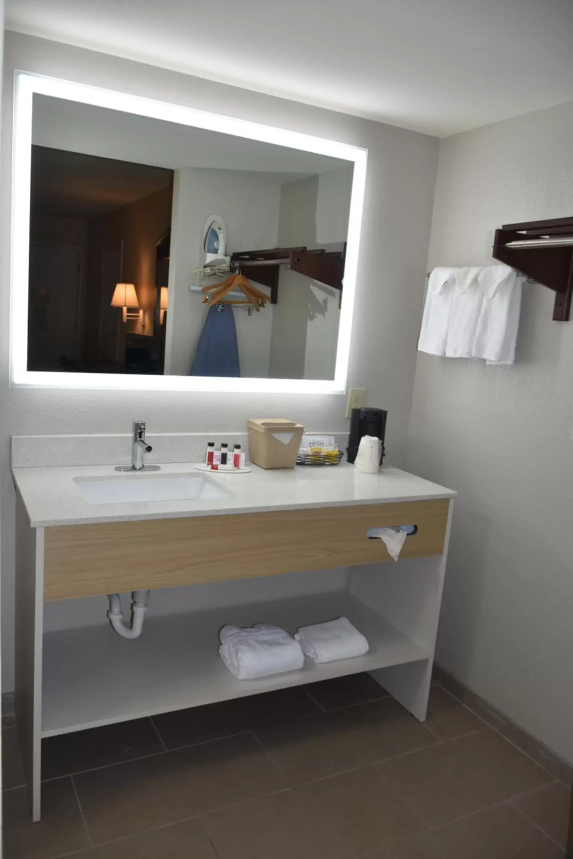 Bathroom in Days Inn by Wyndham Atlanta Stone Mountain Bathroom in Days Inn by Wyndham Atlanta Stone Mountain