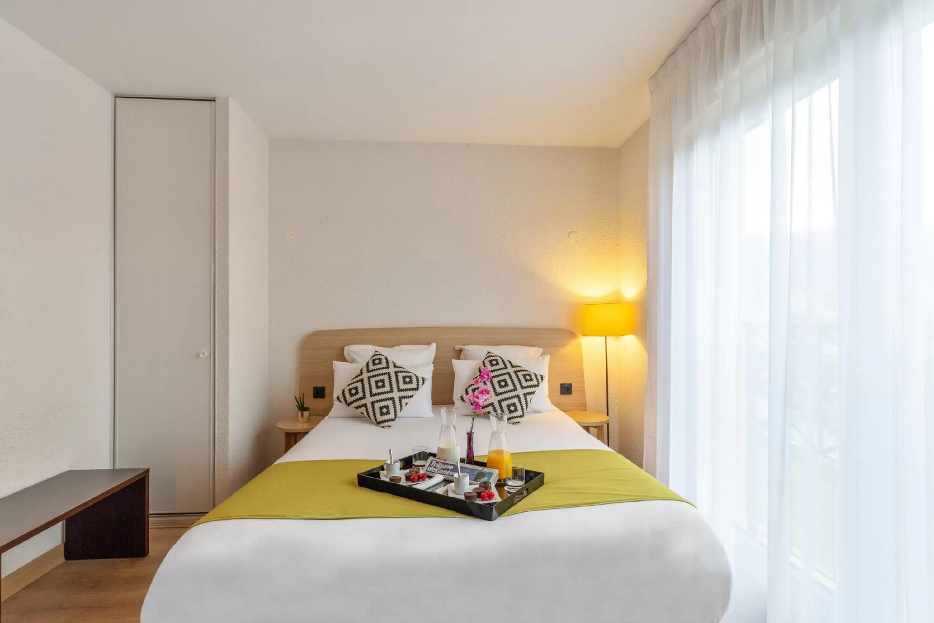 Bed in Quality Aparthotel Divonne - Portes de Geneve