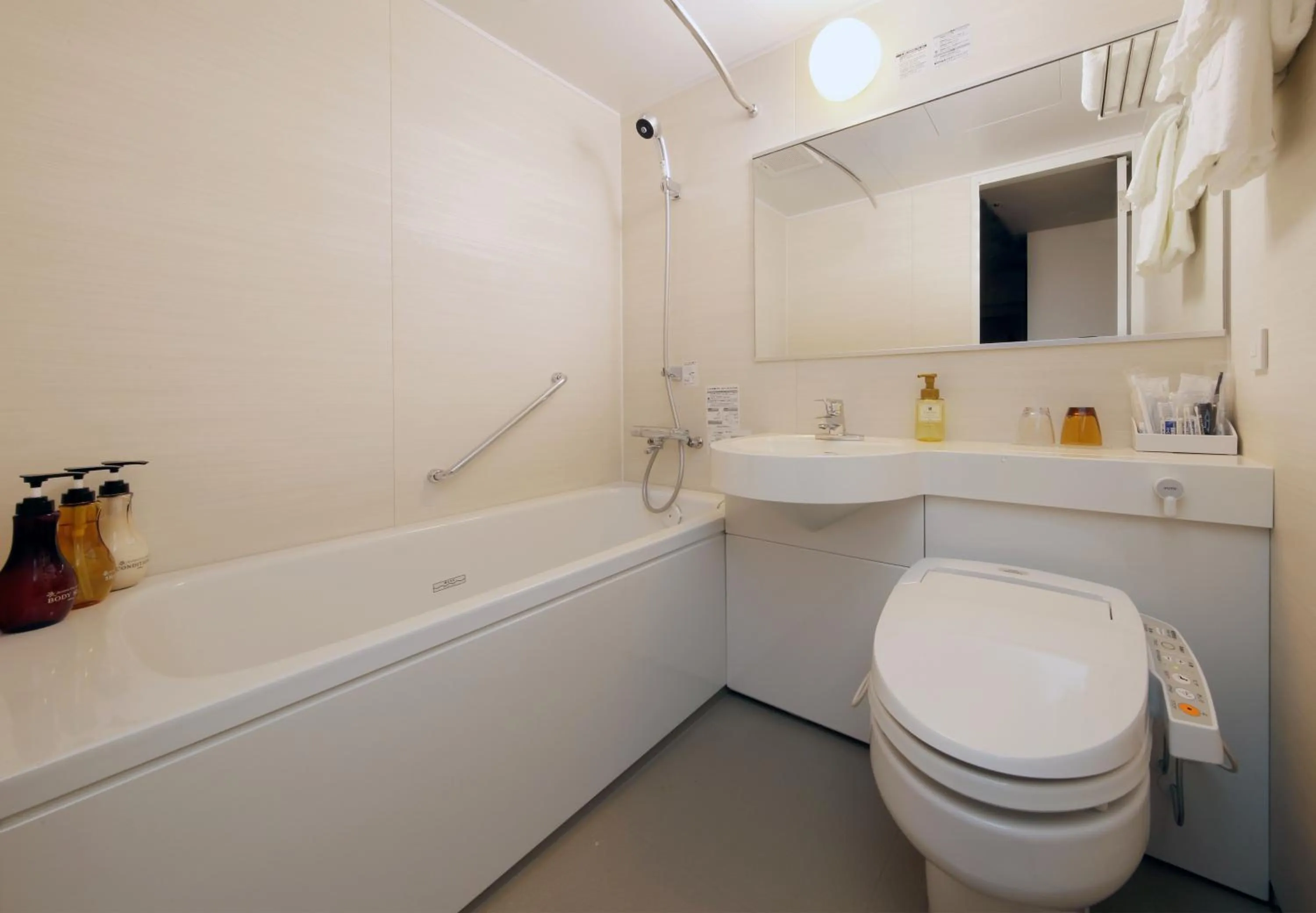 Shower in Keio Presso Inn Tokyo Station Yaesu