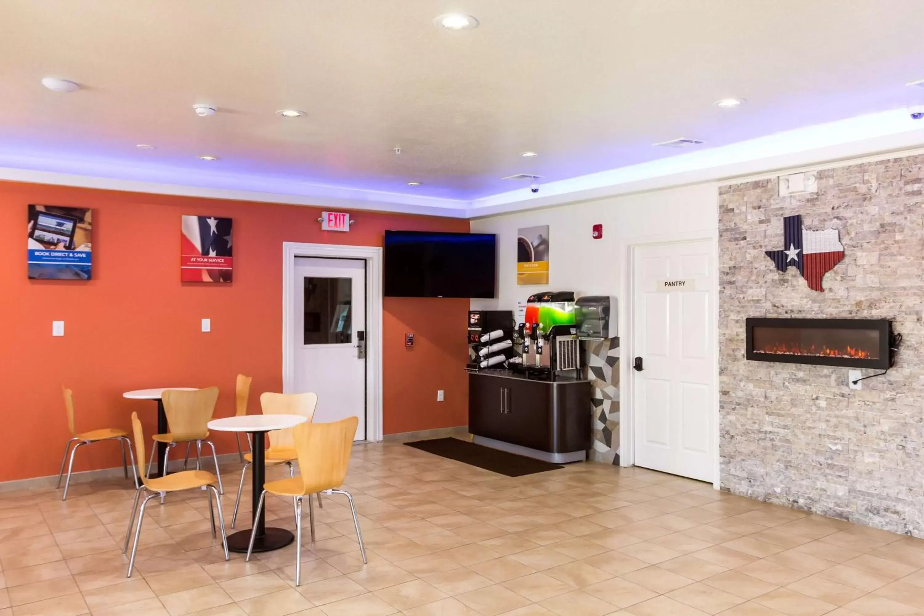 Restaurant/places to eat, Kitchen/Kitchenette in Motel 6-Houston, TX - North