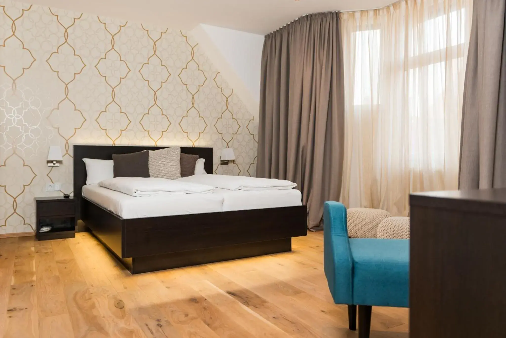 Photo of the whole room, Bed in The Heidelberg Exzellenz Hotel