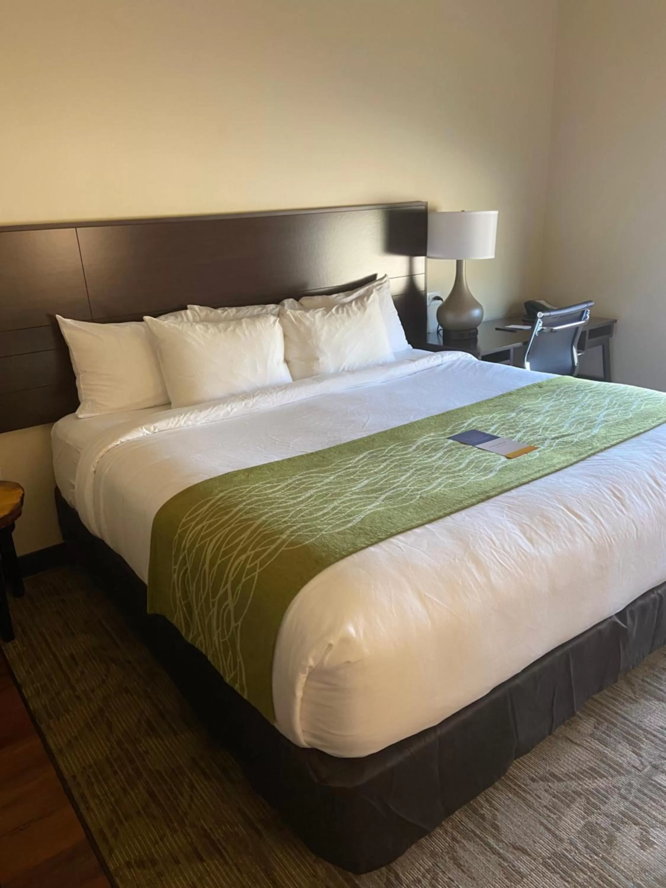 Bed in Comfort Inn Connellsville Riverview