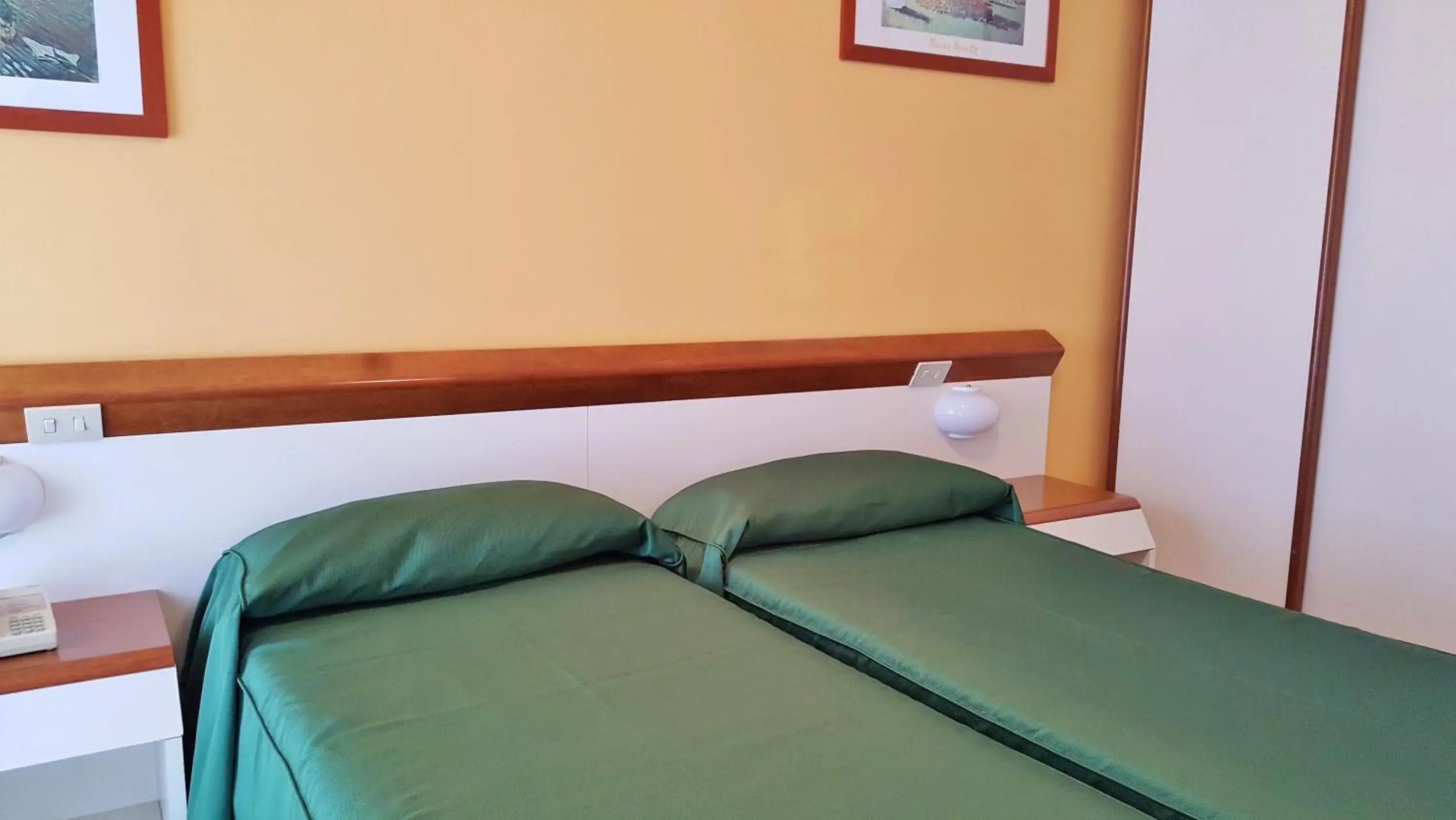Bed in Hotel Italie et Suisse