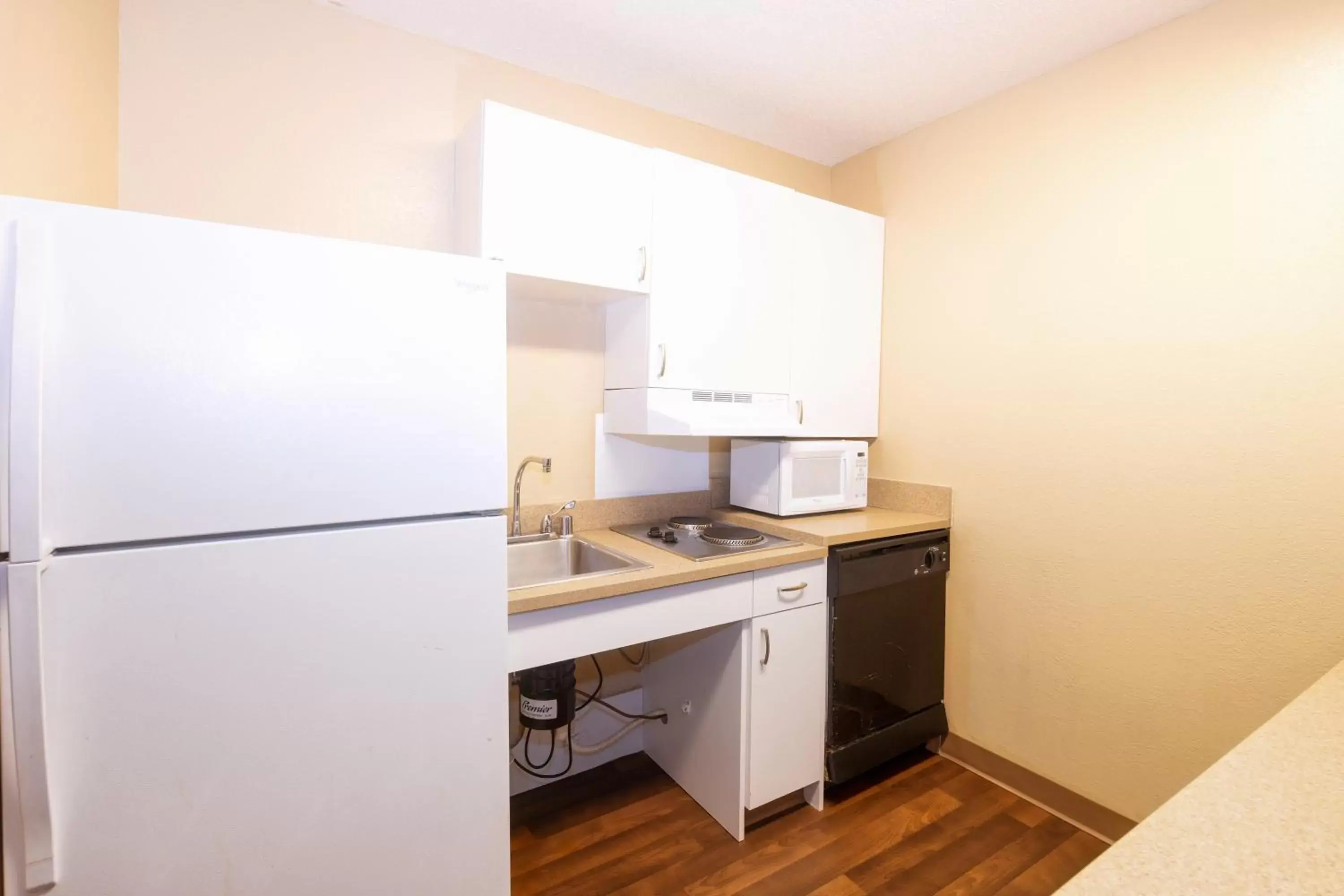 Kitchen or kitchenette, Kitchen/Kitchenette in Admiral Suites - Annapolis