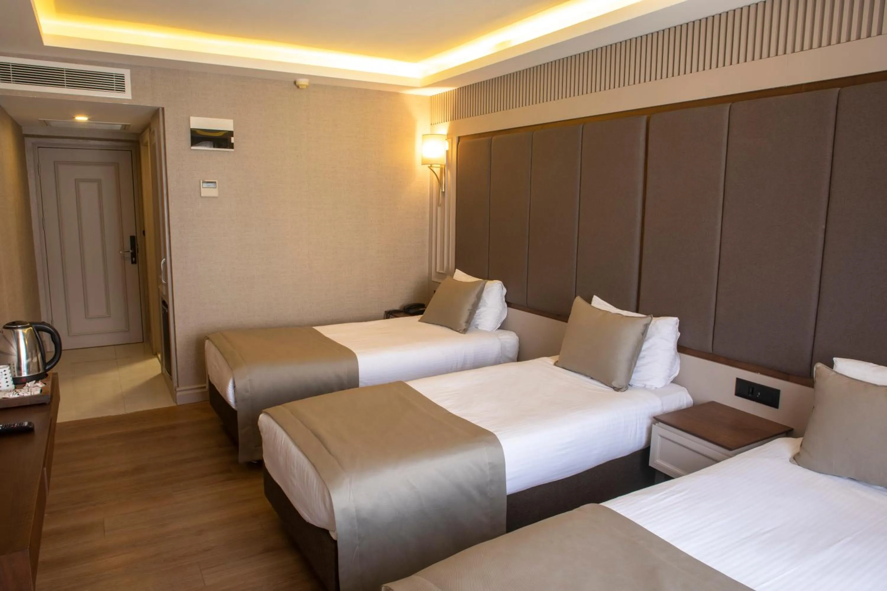 Photo of the whole room, Bed in Martinenz Hotel