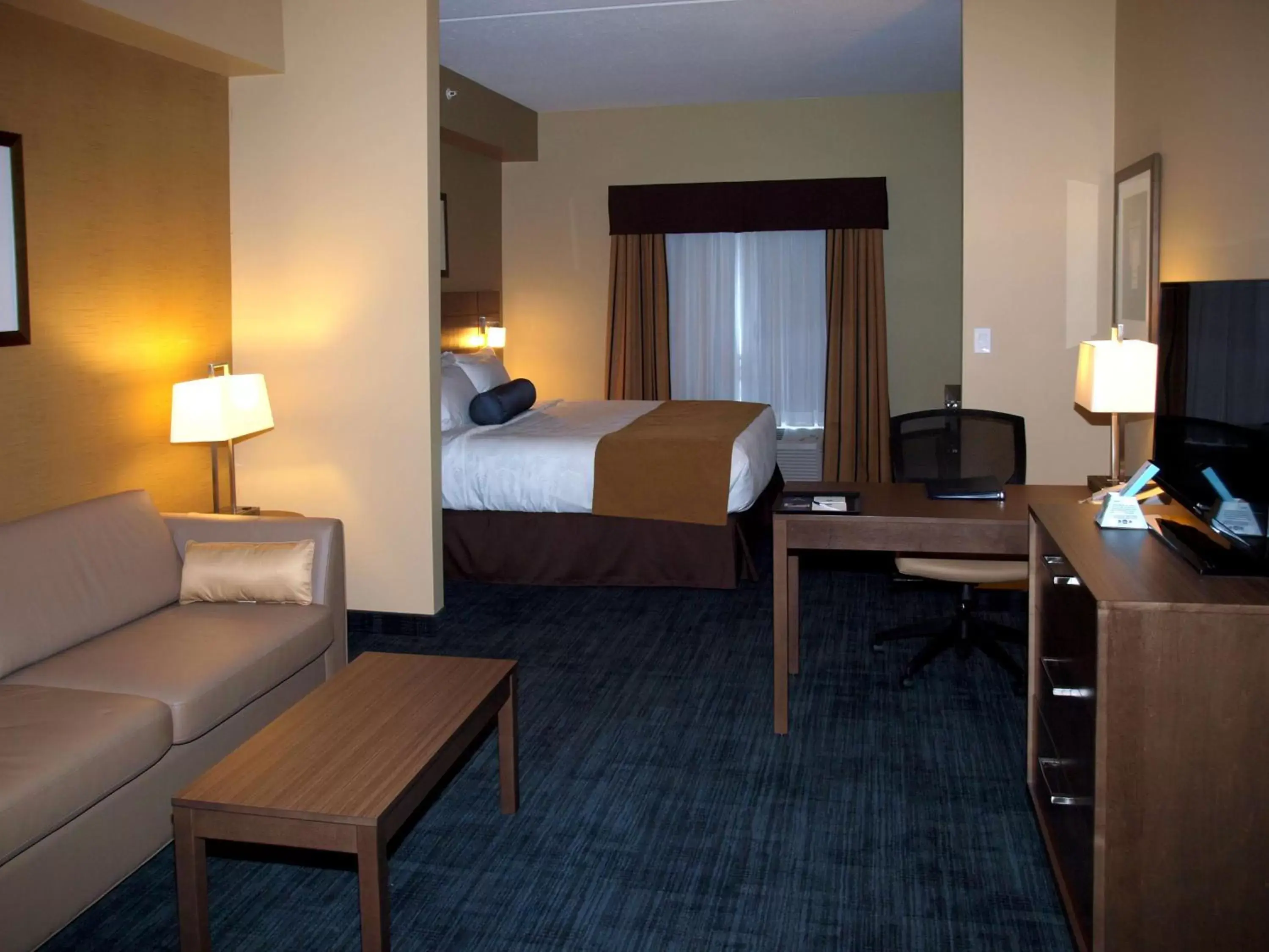 Photo of the whole room, Bed in Best Western Plus Winnipeg West