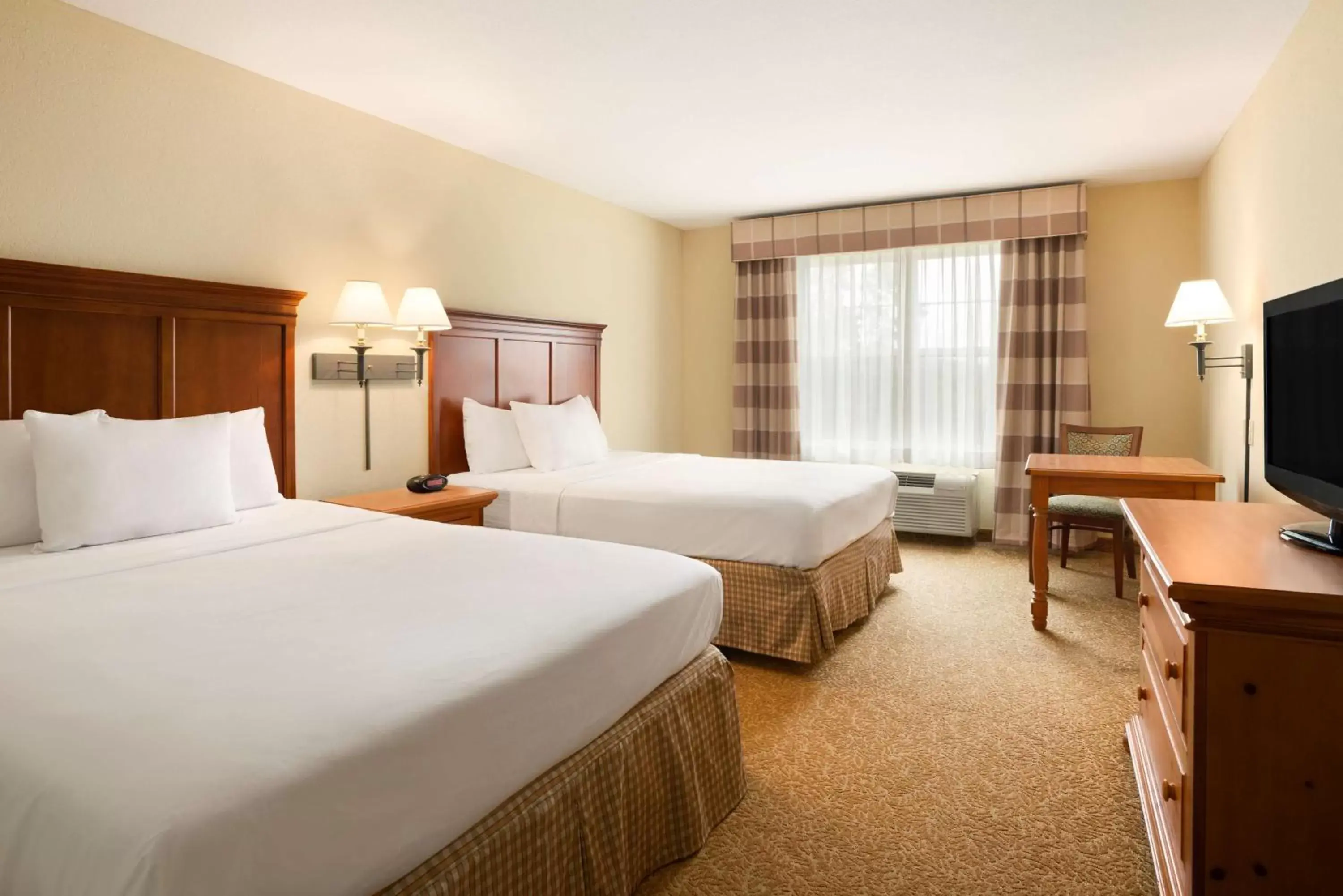 Photo of the whole room, Bed in Country Inn & Suites by Radisson, Beckley, WV