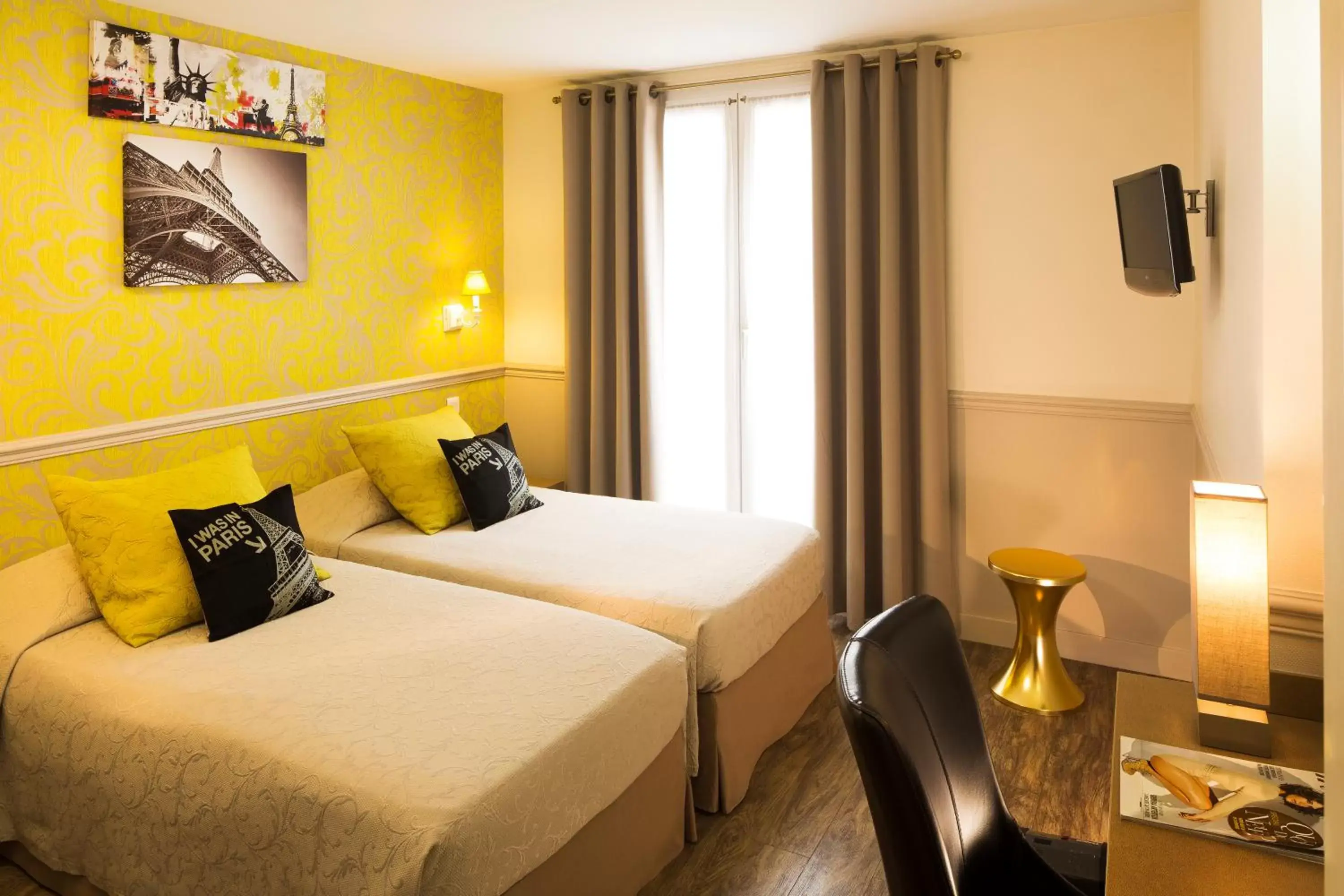 Twin Room in Hotel De La Cite Rougemont