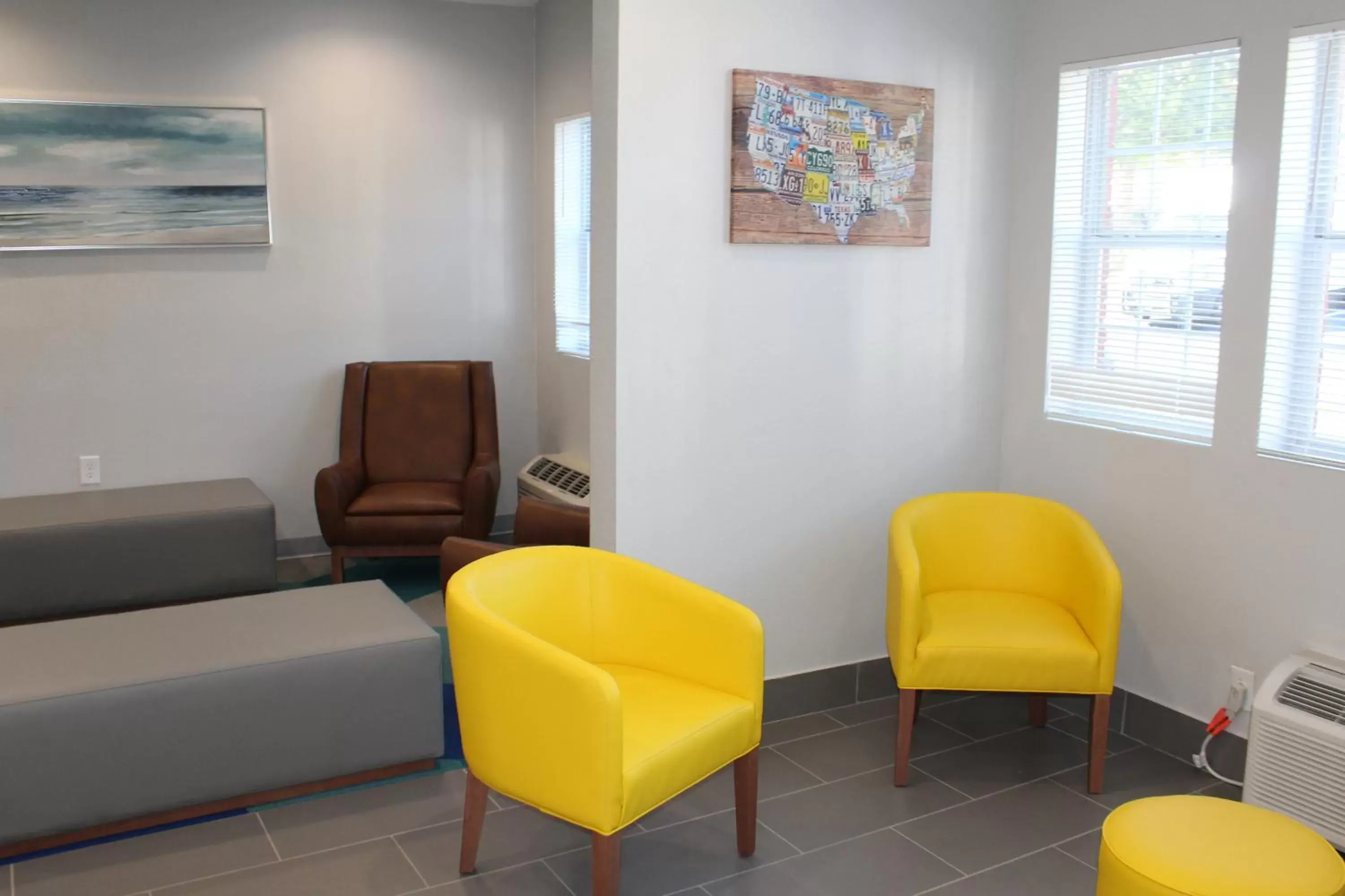 Lobby or reception, Seating Area in Microtel Inn & Suites by Wyndham Stockbridge/Atlanta I-75