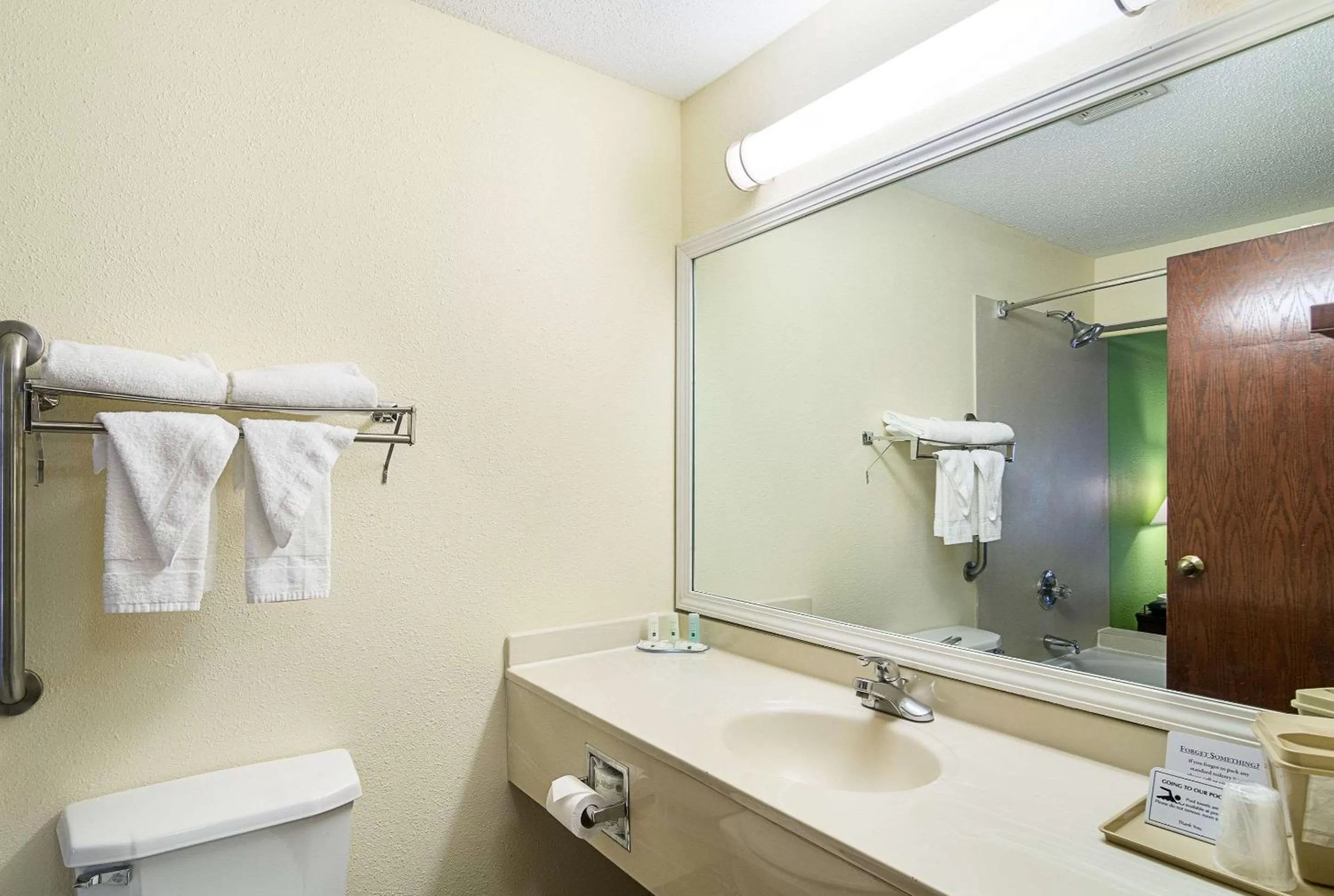 Bathroom in Quality Inn & Suites Harvey - Chicago Southland