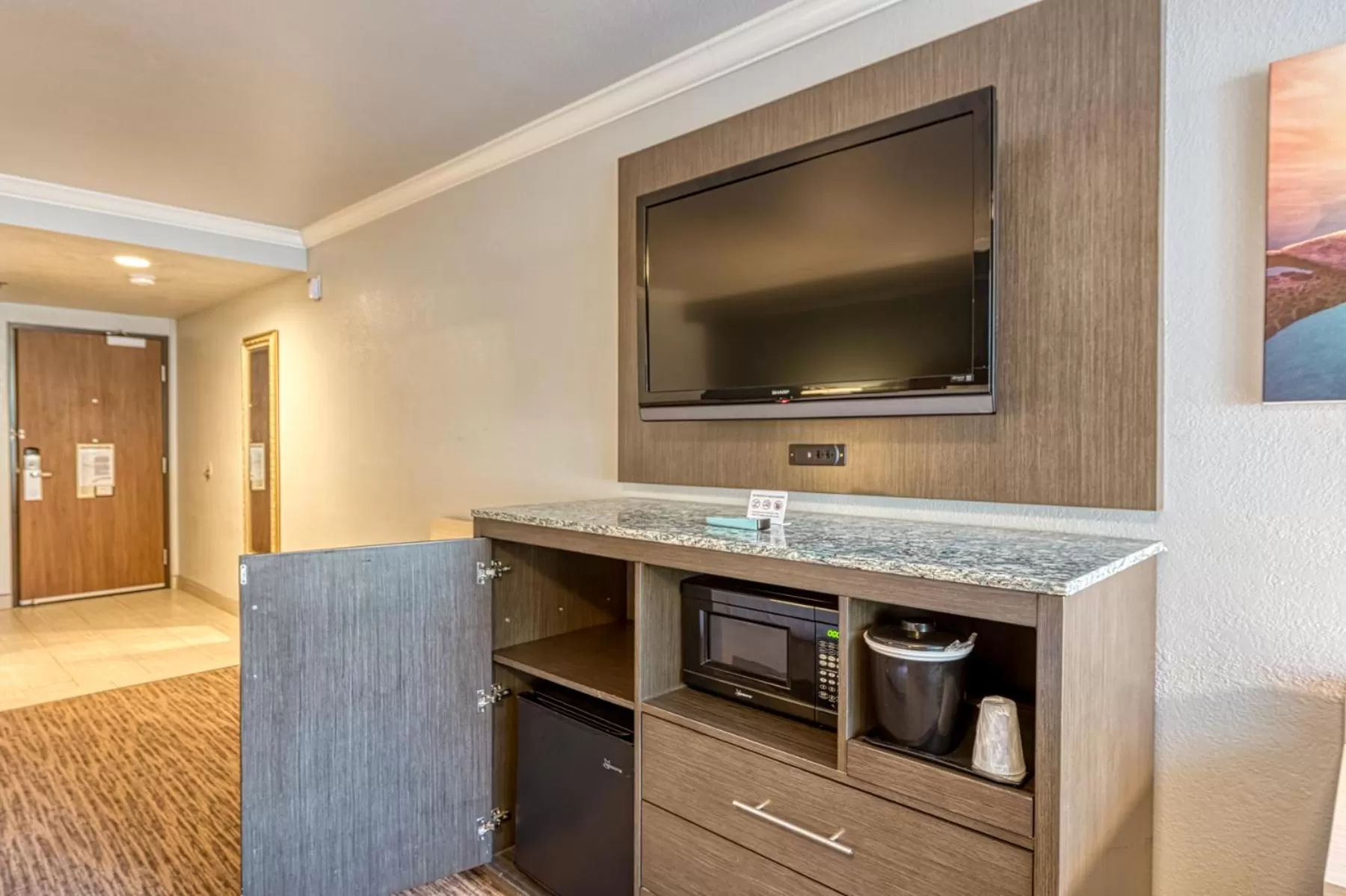 TV and multimedia in Amanzi Hotel, an Ascend Collection Hotel