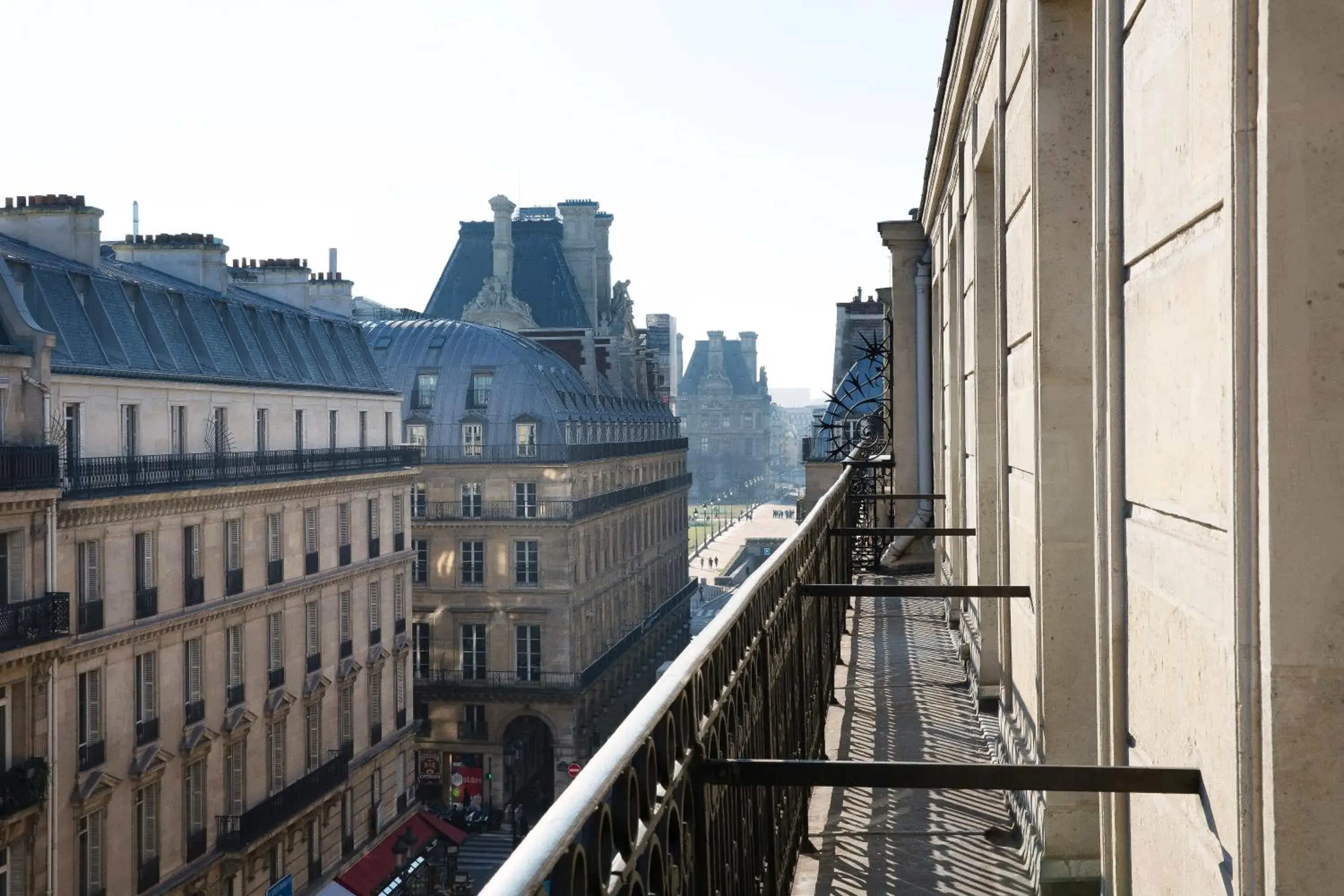 Patio in Hotel Lumen Paris Louvre