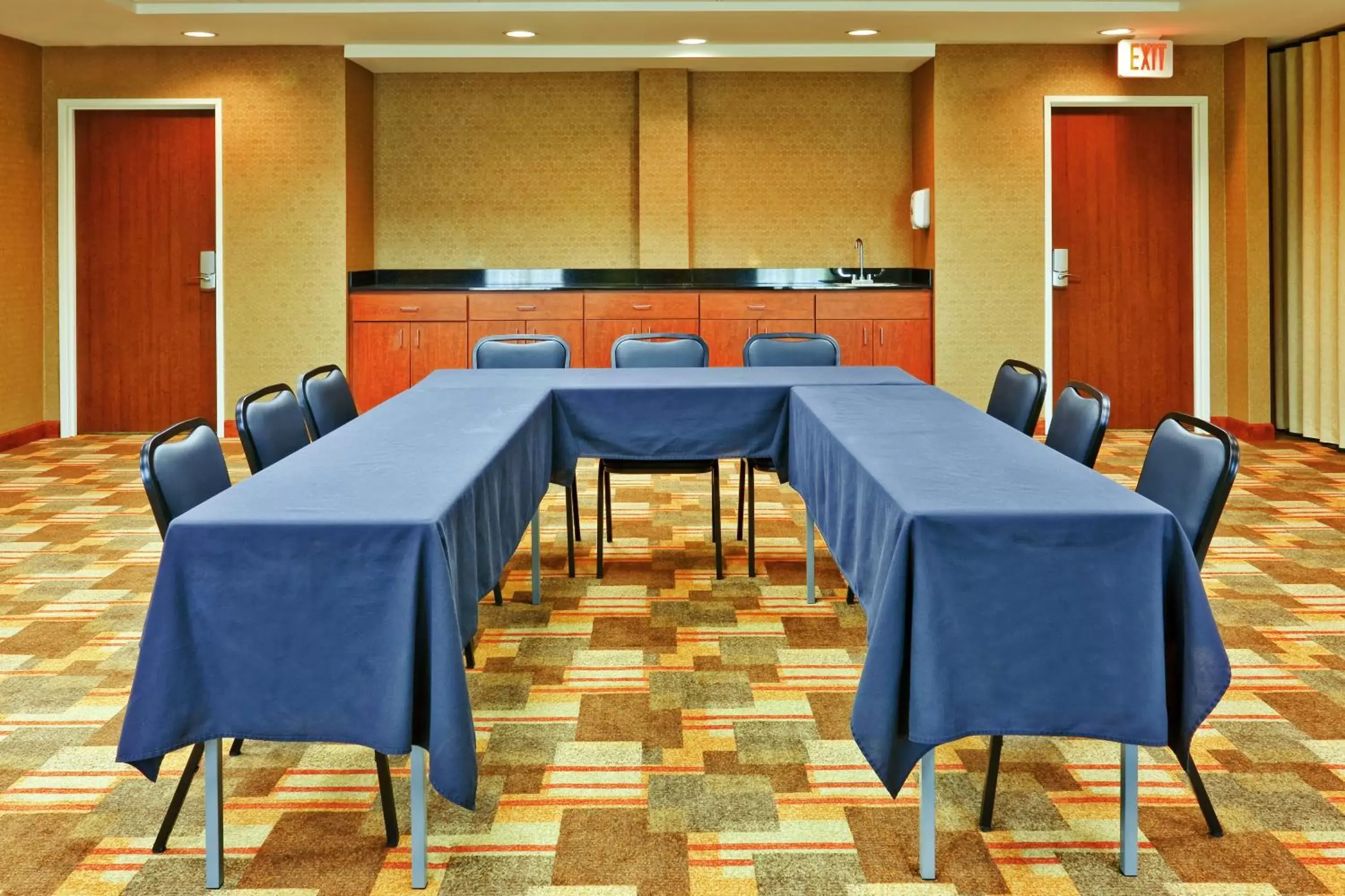 Meeting/conference room in Holiday Inn Express Hotel & Suites Memphis/Germantown, an IHG Hotel