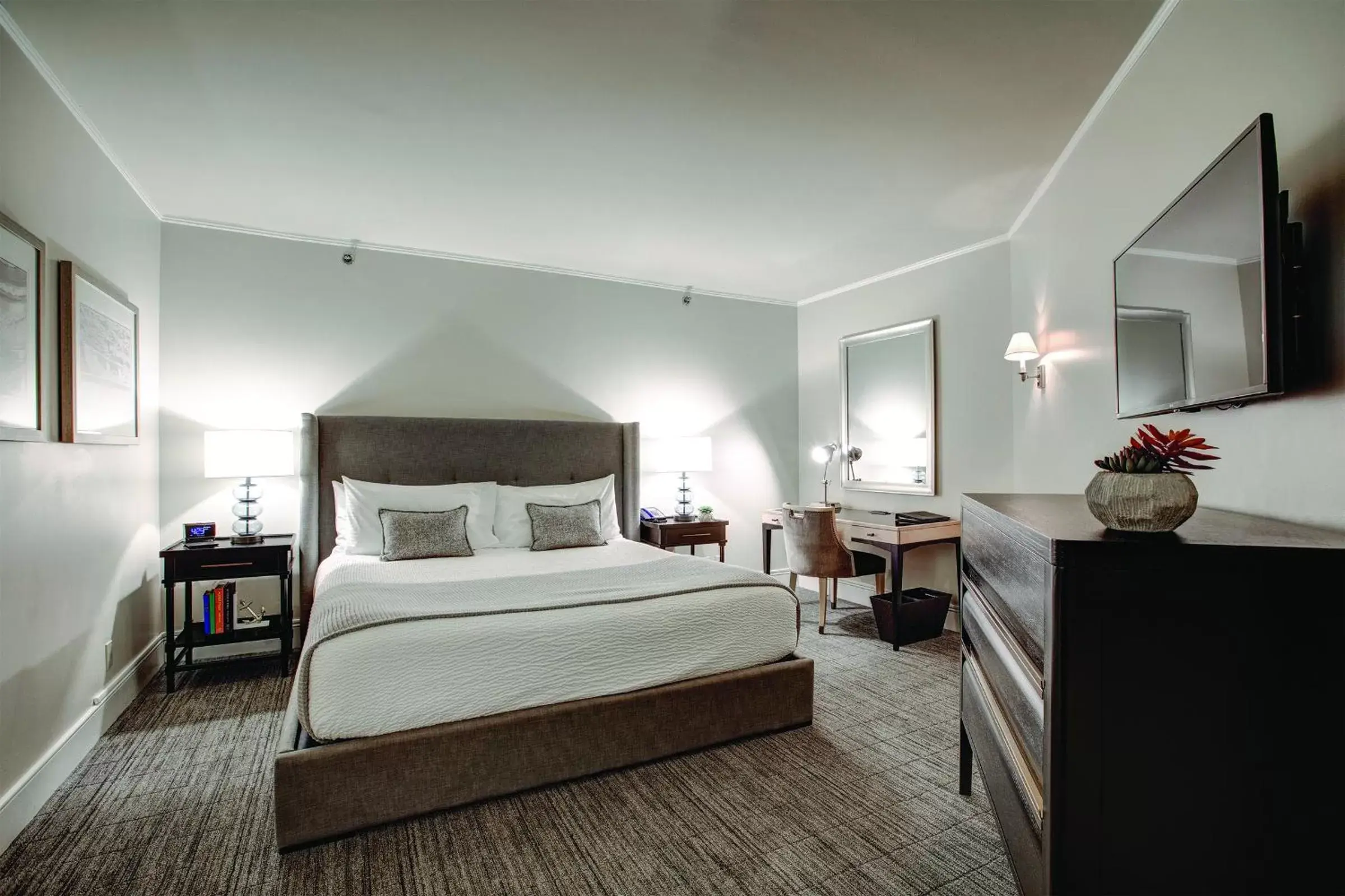 Bed in The Woodmark Hotel & Still Spa on Lake Washington Bed in The Woodmark Hotel & Still Spa on Lake Washington