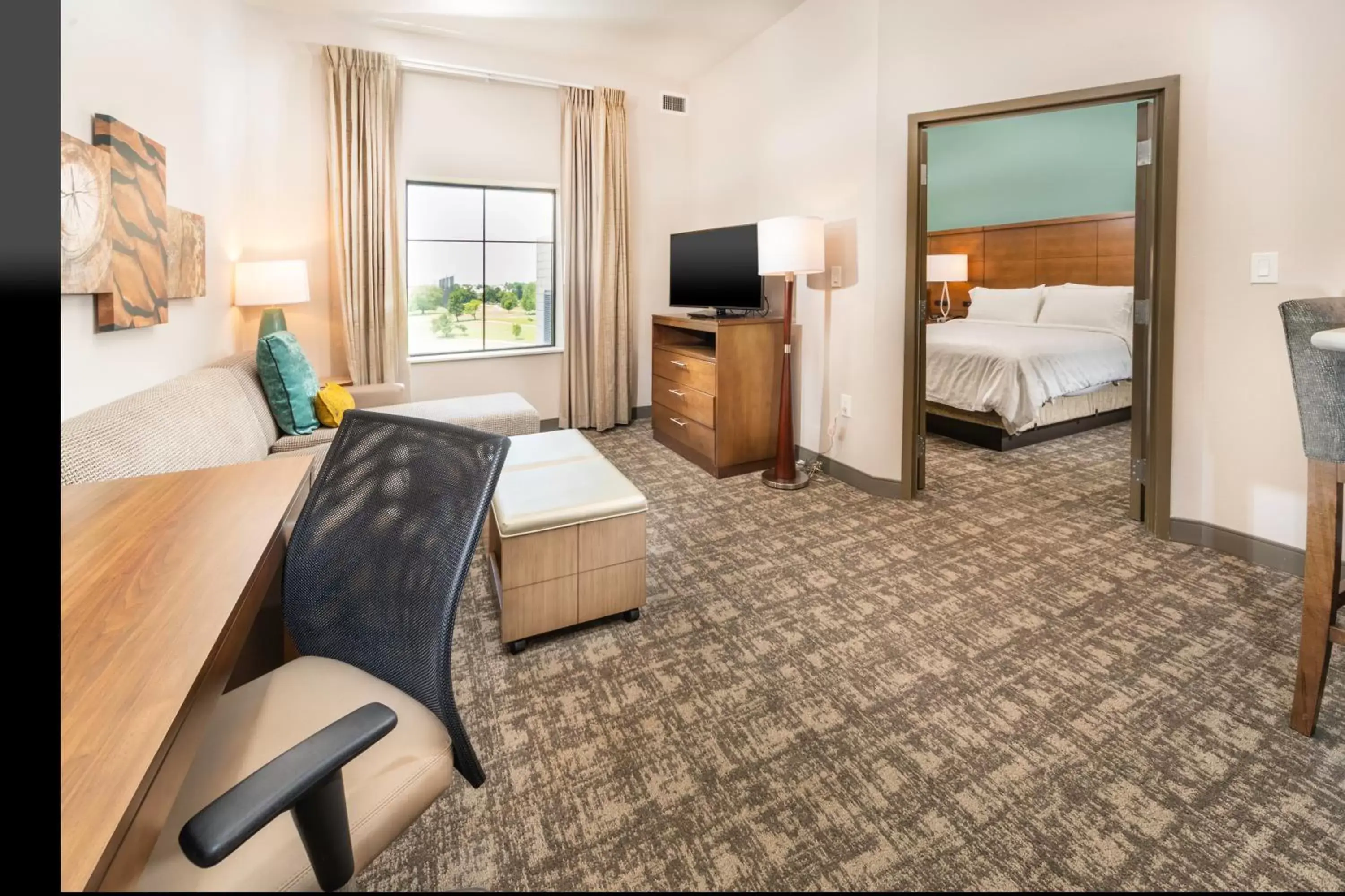 Photo of the whole room, Bed in Staybridge Suites Florence - Cincinnati South, an IHG Hotel