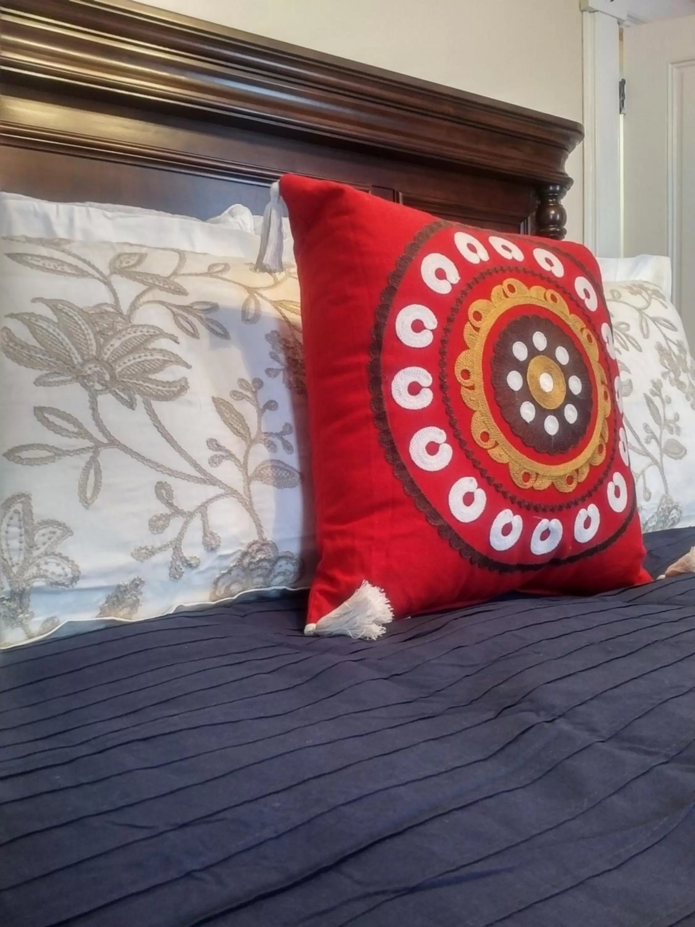 Decorative detail, Bed in Georges on York B&B