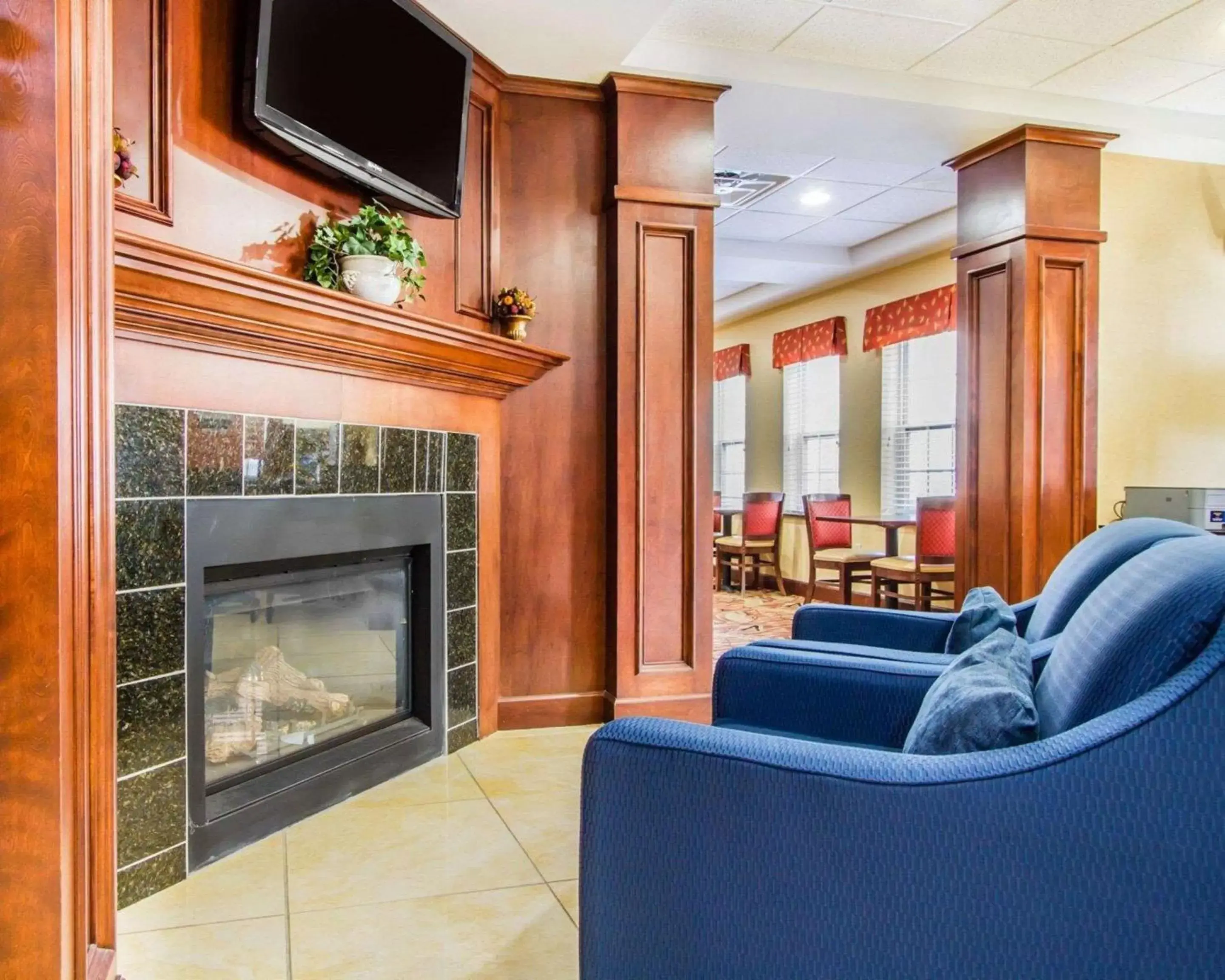 Lobby or reception, Seating Area in Comfort Inn & Suites Scarborough