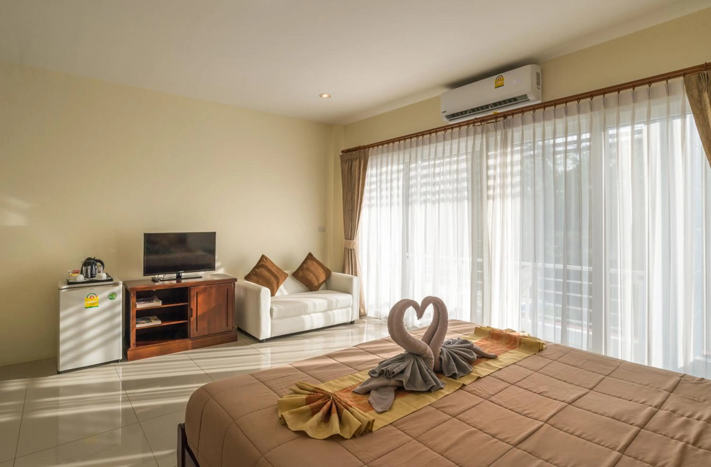 Communal lounge/ TV room, Bed in Alisa Krabi Hotel-SHA Plus