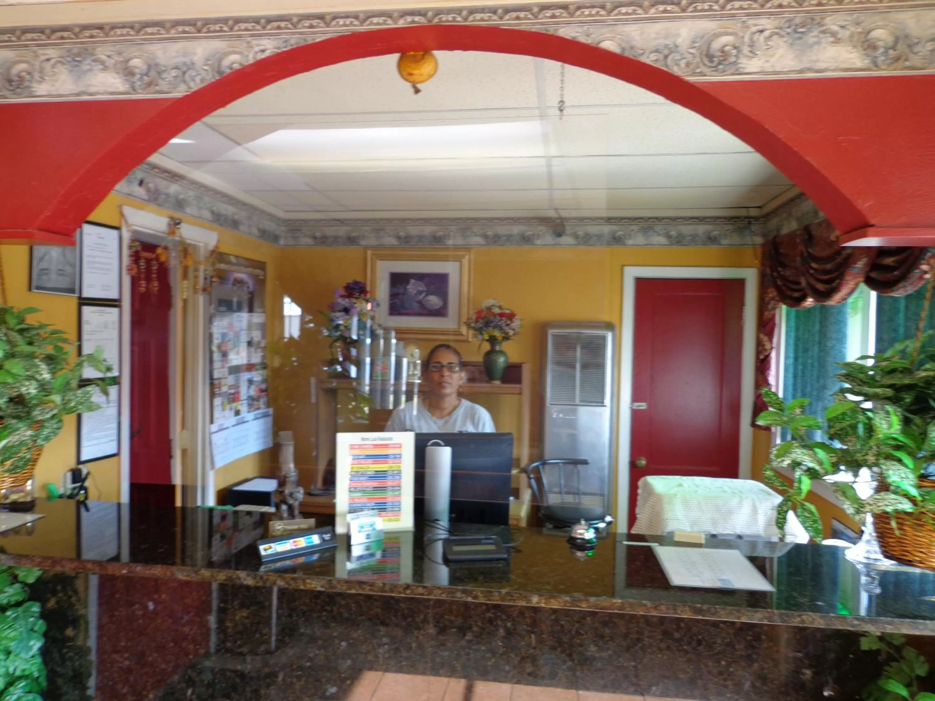 Lobby or reception in Economy Inn Express Warren