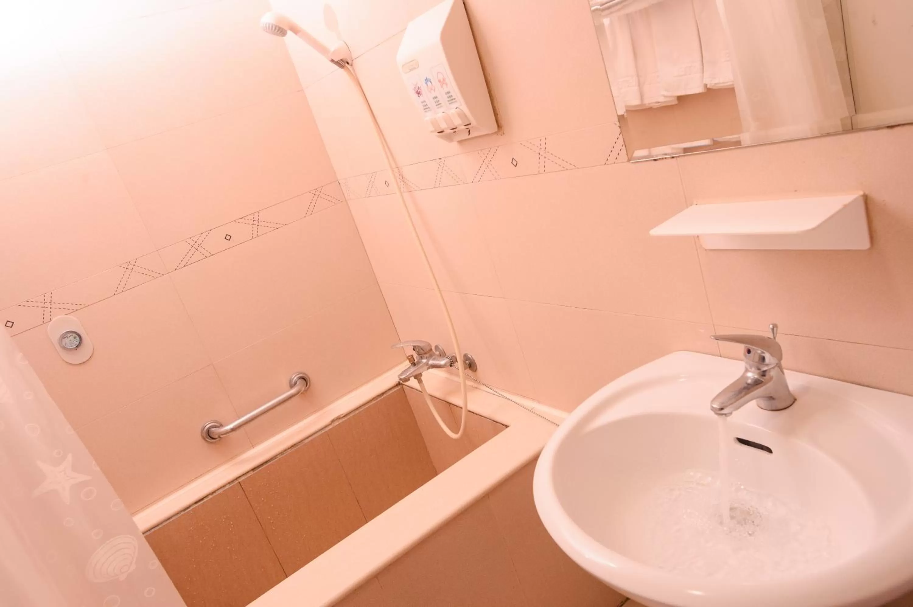 Bathroom in Kiwi Express Hotel - Zhong Zheng Branch