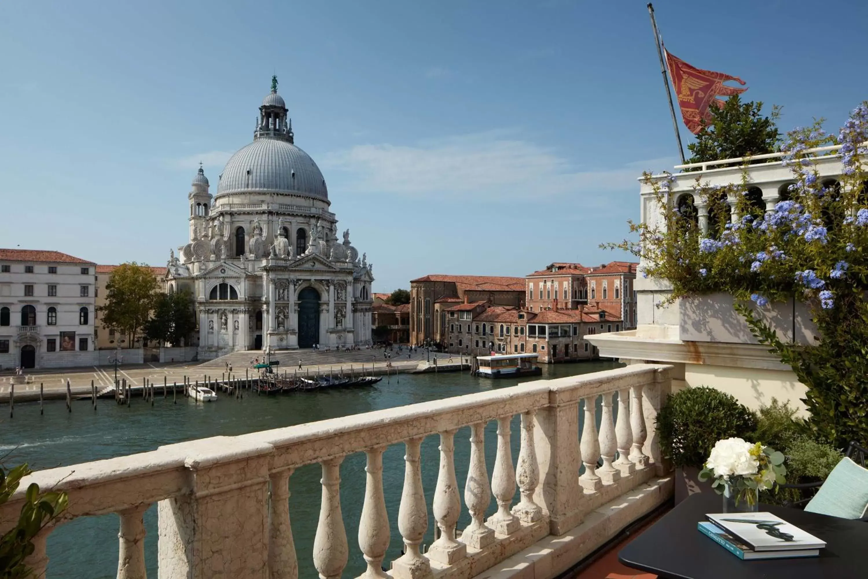 Photo of the whole room in The St. Regis Venice