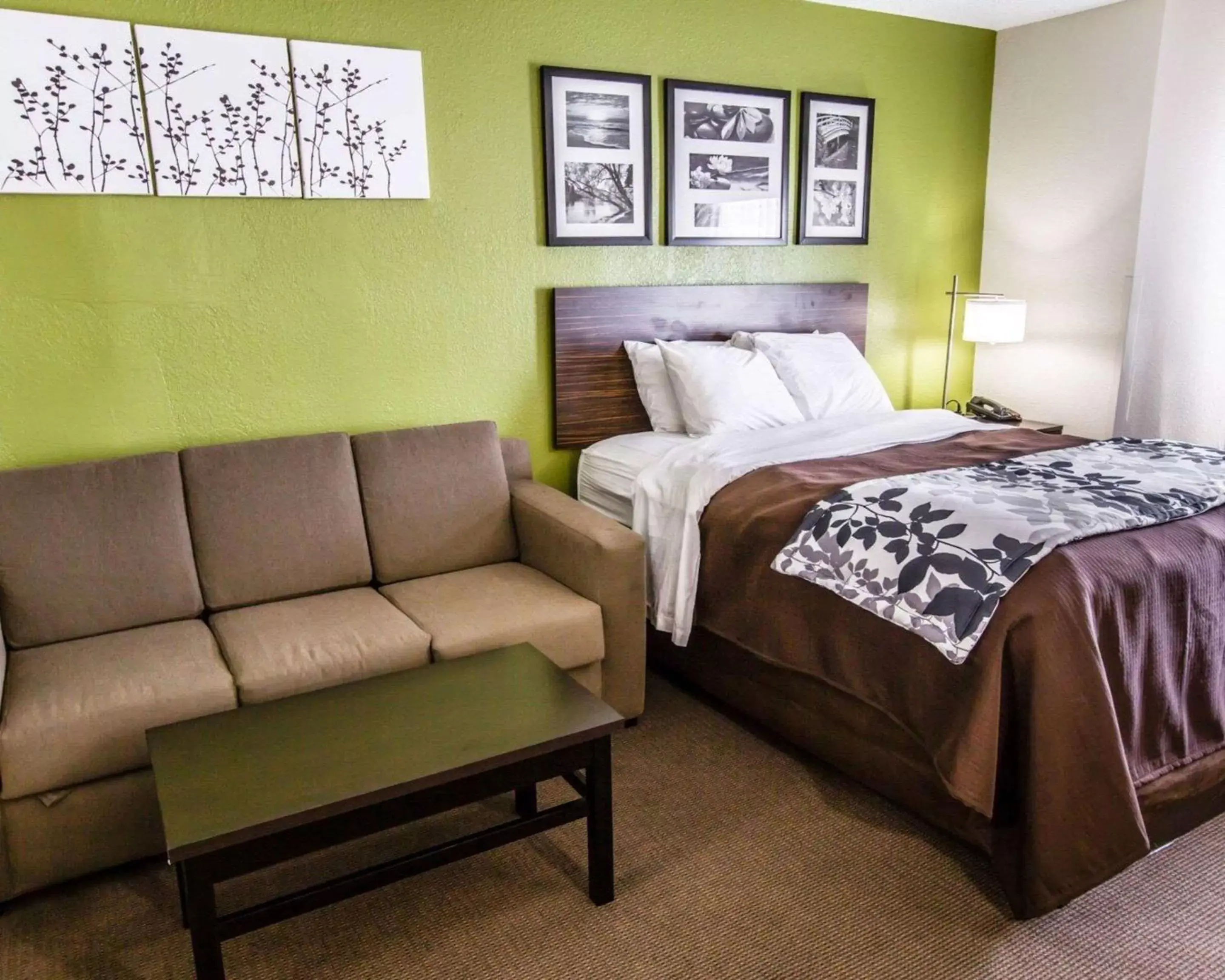 Photo of the whole room, Bed in Sleep Inn near Outlets