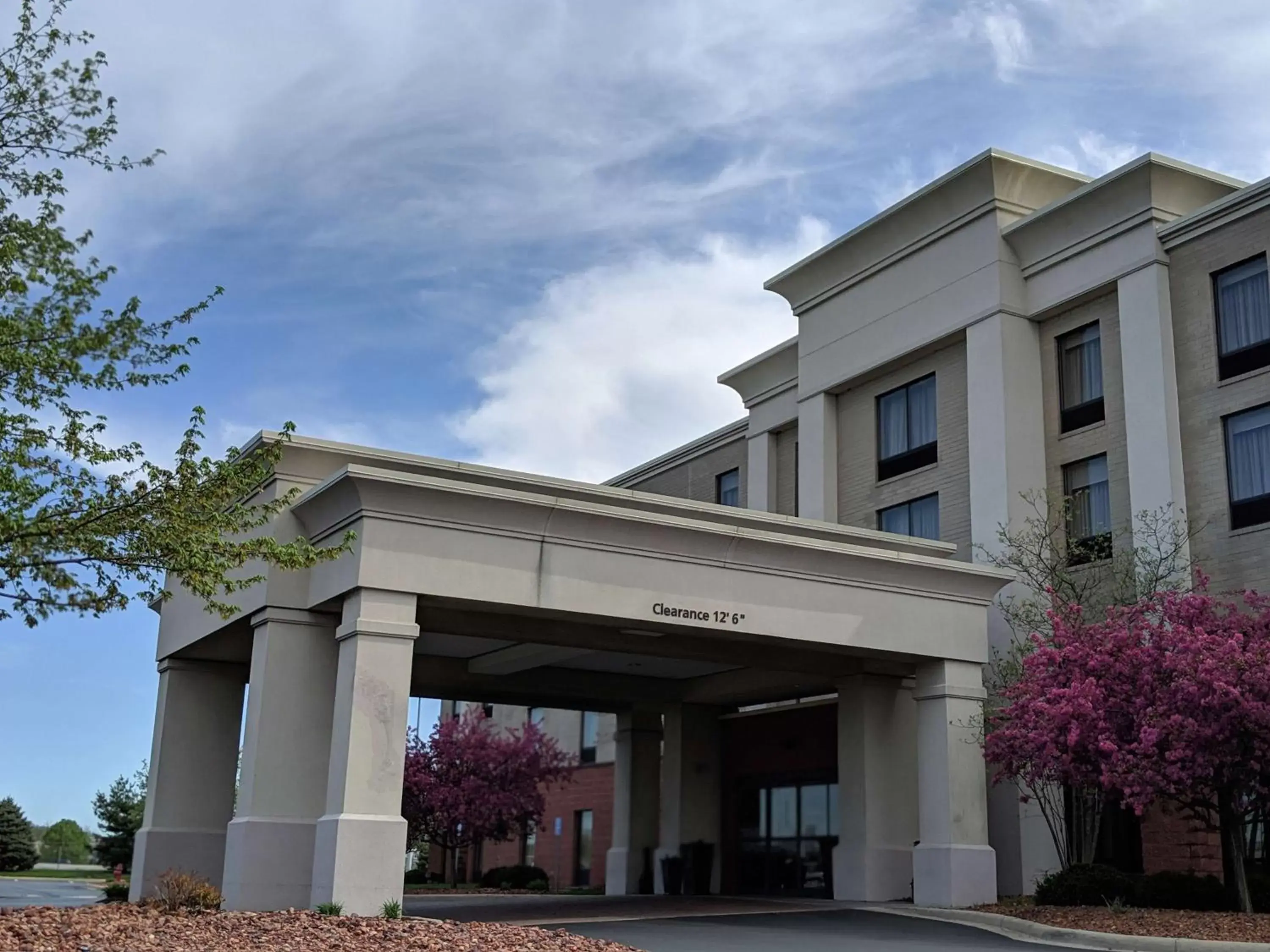 Property building in Hampton Inn & Suites Cincinnati-Union Centre Property building in Hampton Inn & Suites Cincinnati-Union Centre