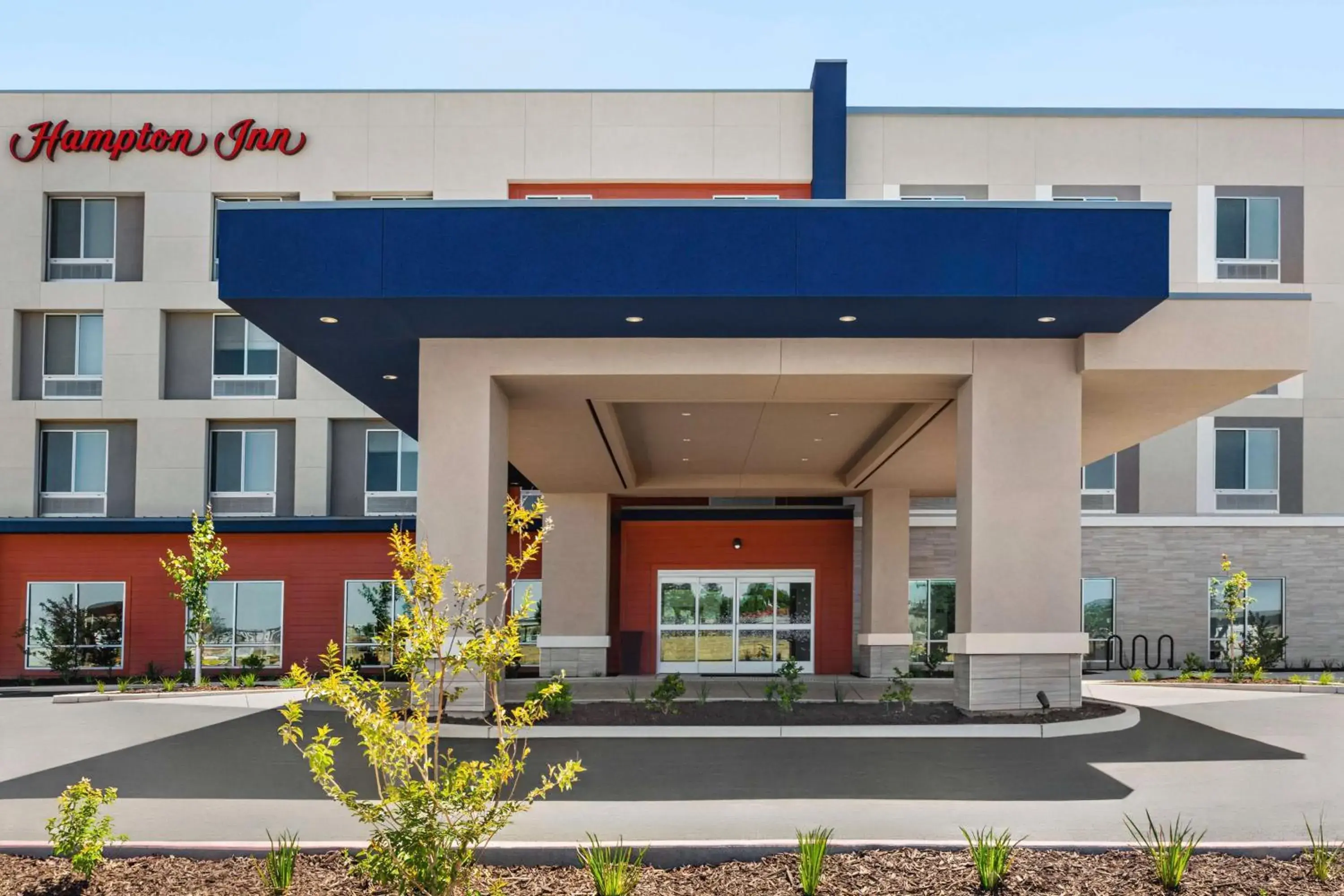 Property building in Hampton Inn Stockton, Ca Property building in Hampton Inn Stockton, Ca