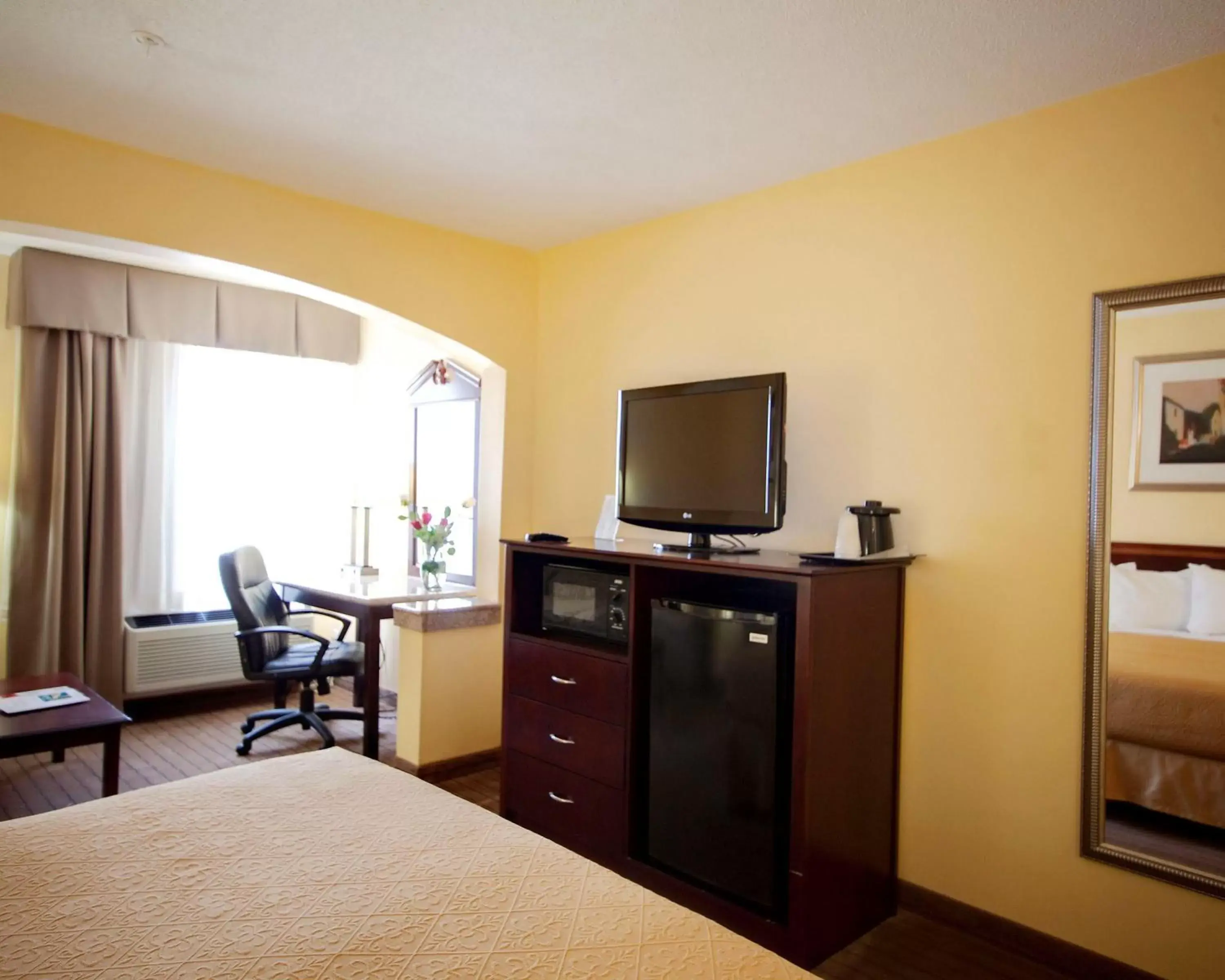 King Room with Sofa Bed - Non-Smoking in Quality Inn Fuquay Varina East