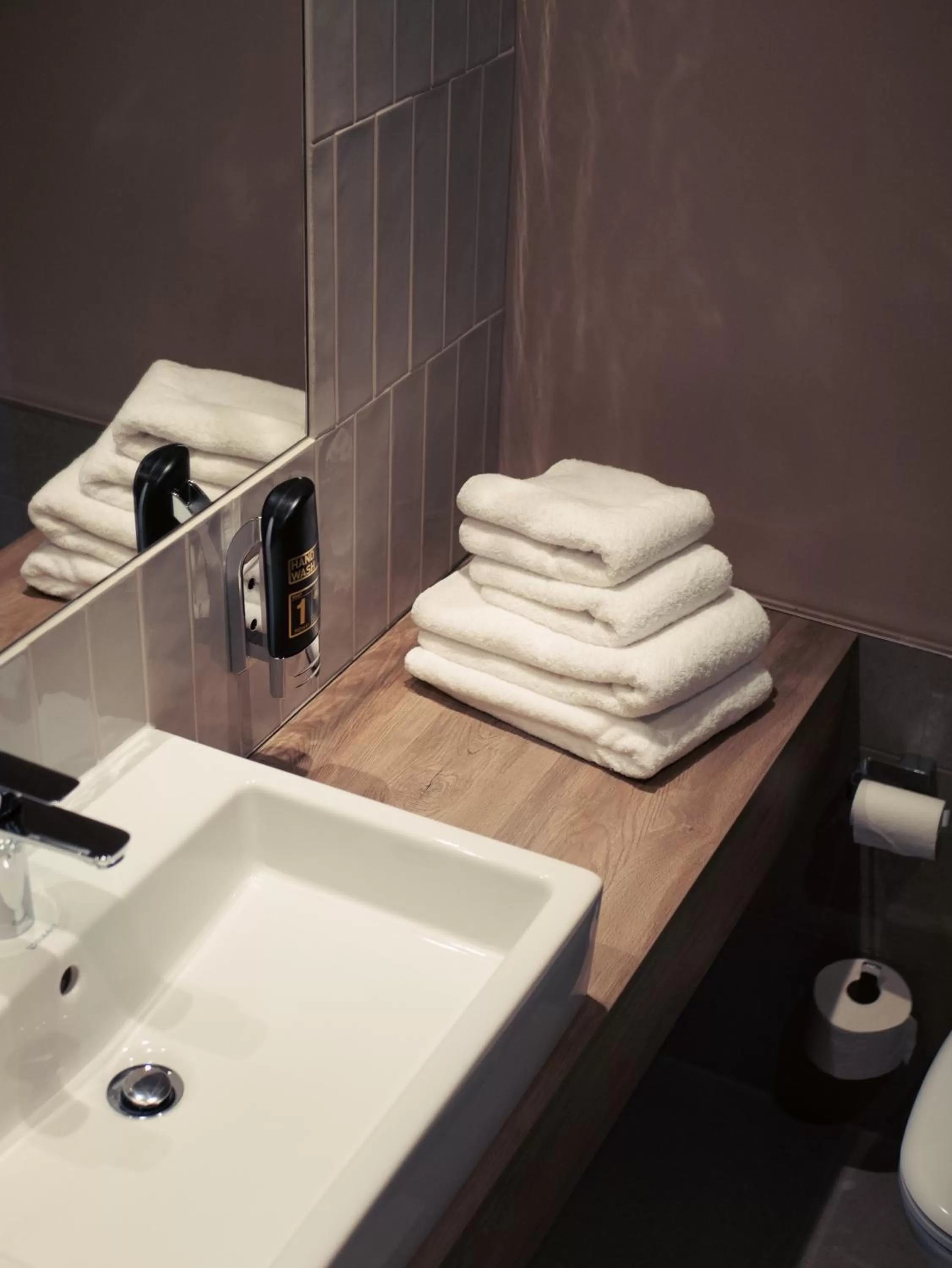 Bathroom in H24 Stadthotel Bernau