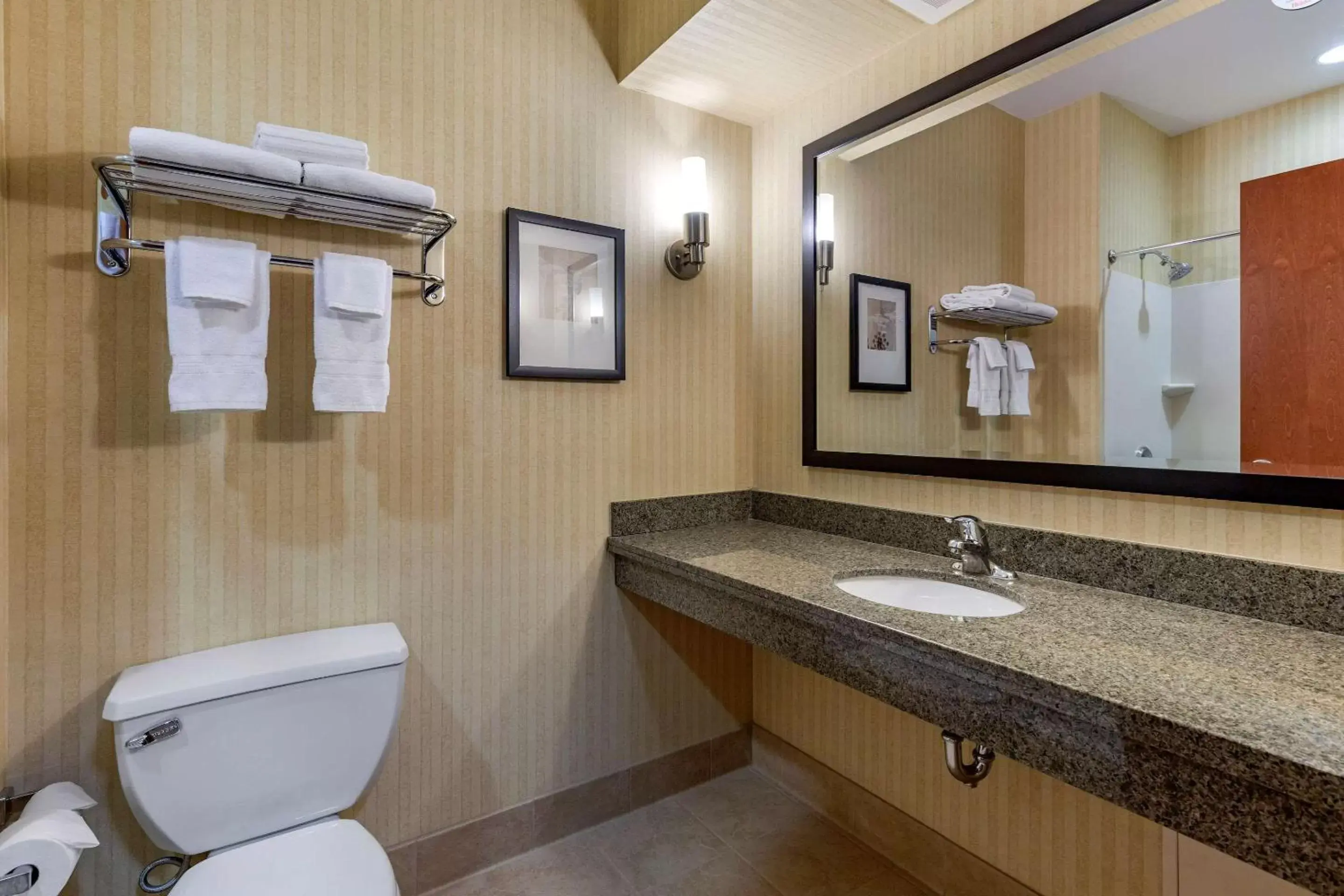 Bedroom, Bathroom in Comfort Inn & Suites Gateway to Glacier National Park