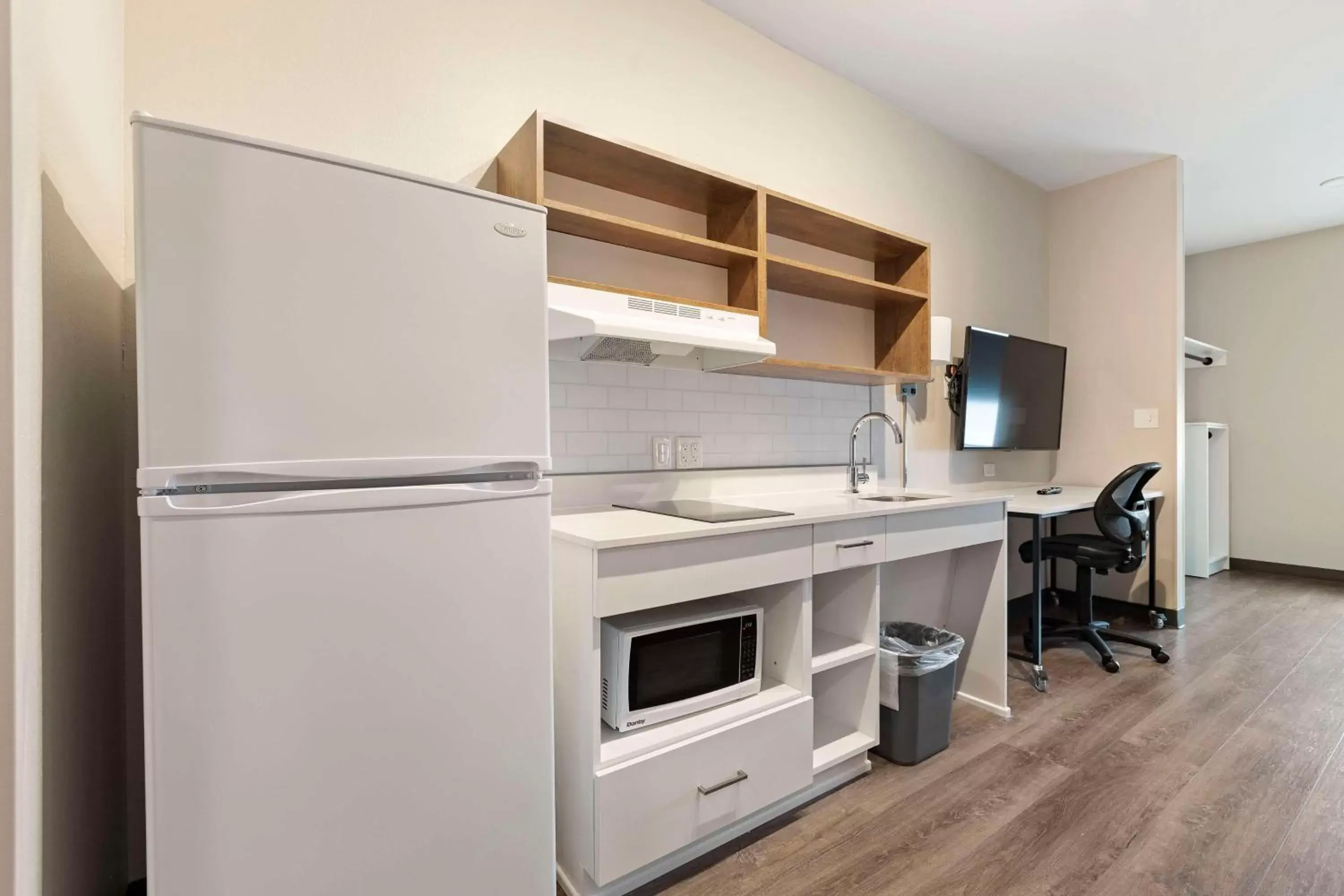 Bedroom, Kitchen/Kitchenette in Extended Stay America Premier Suites - Fredericksburg